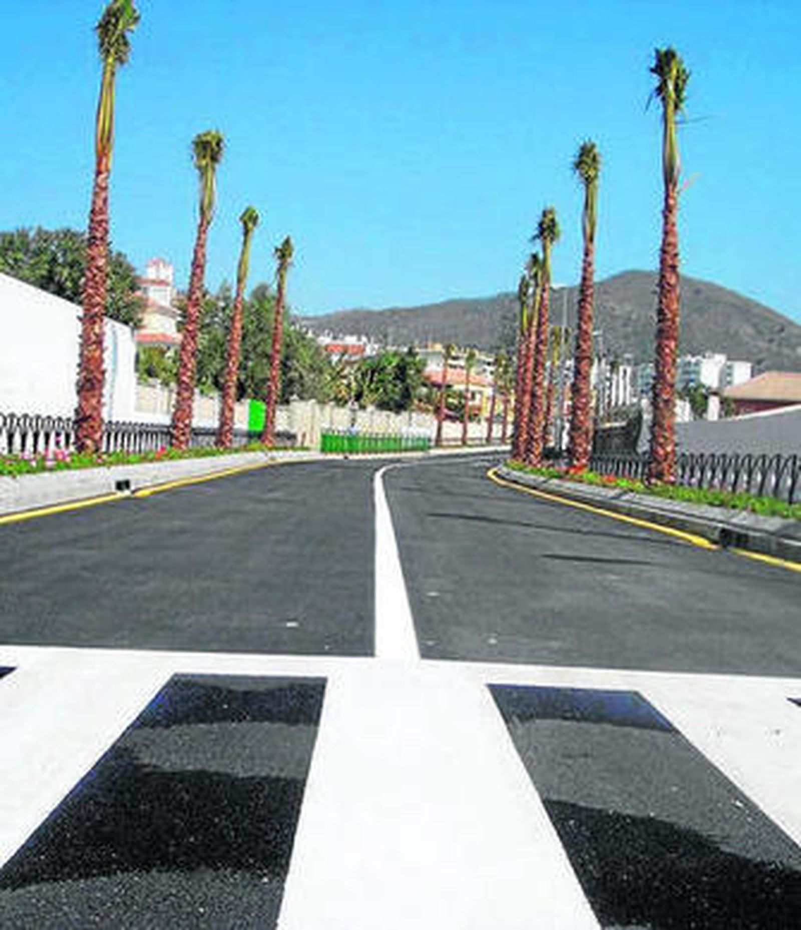 Paso de peatones en Benajarafe.