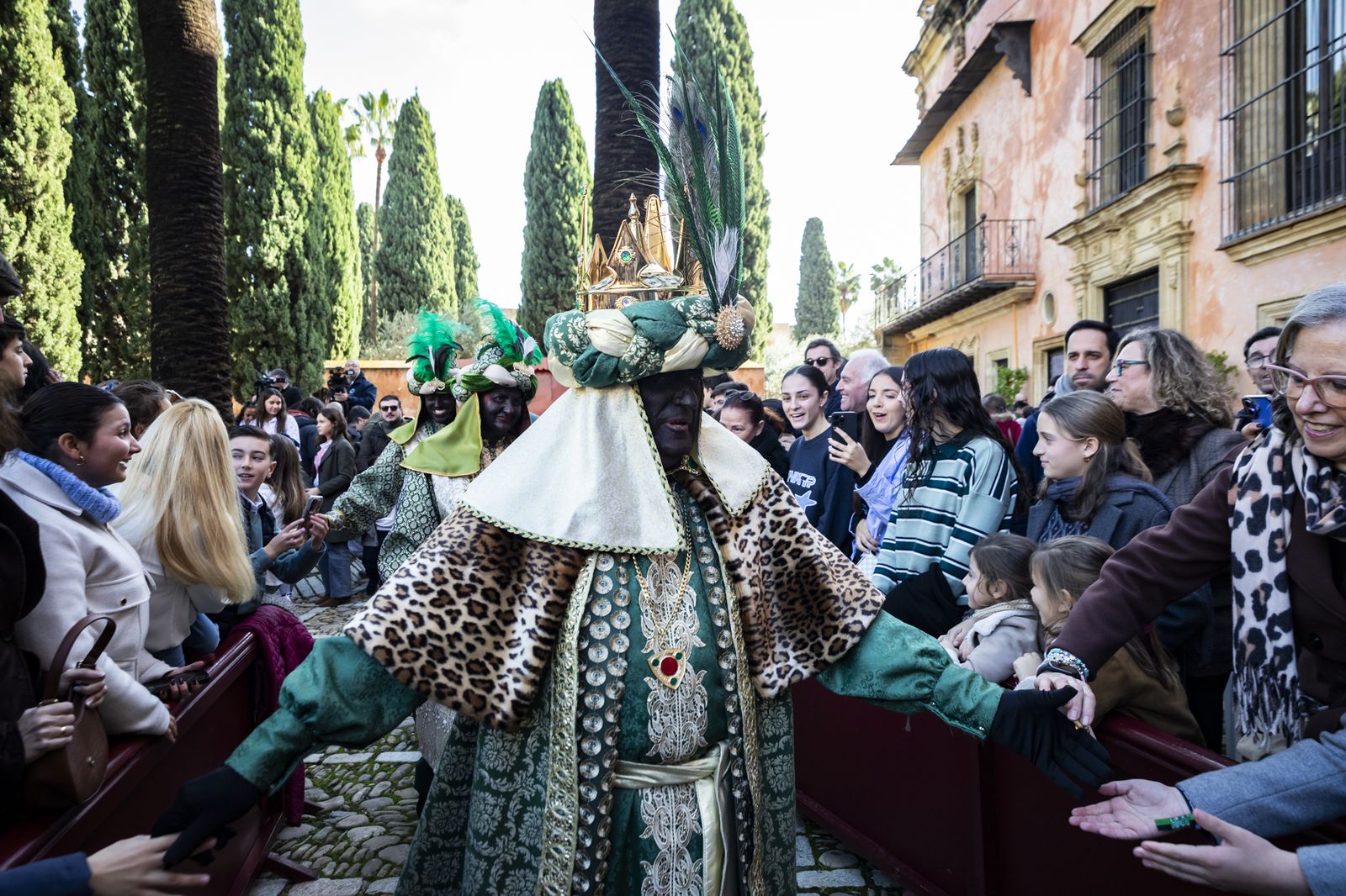 Los Reyes Magos son coronados un año más en el Alcázar de Jerez