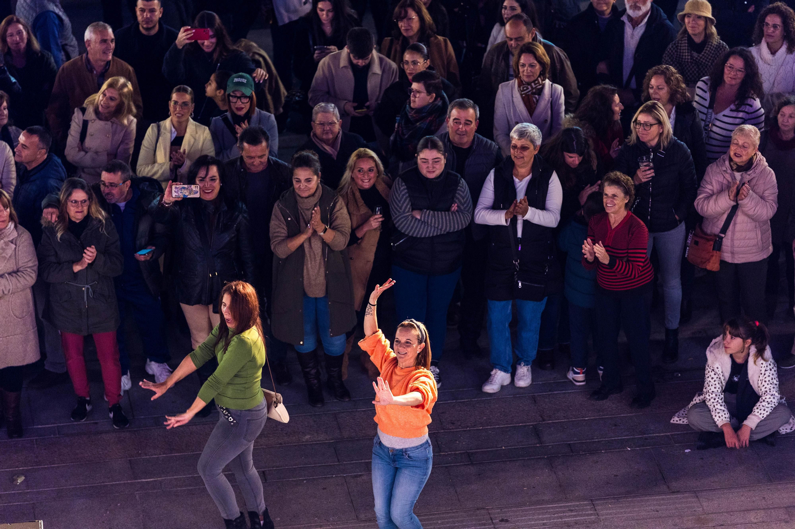 Doble sesión de zambombas navideñas en la plaza del Rey de San Fernando