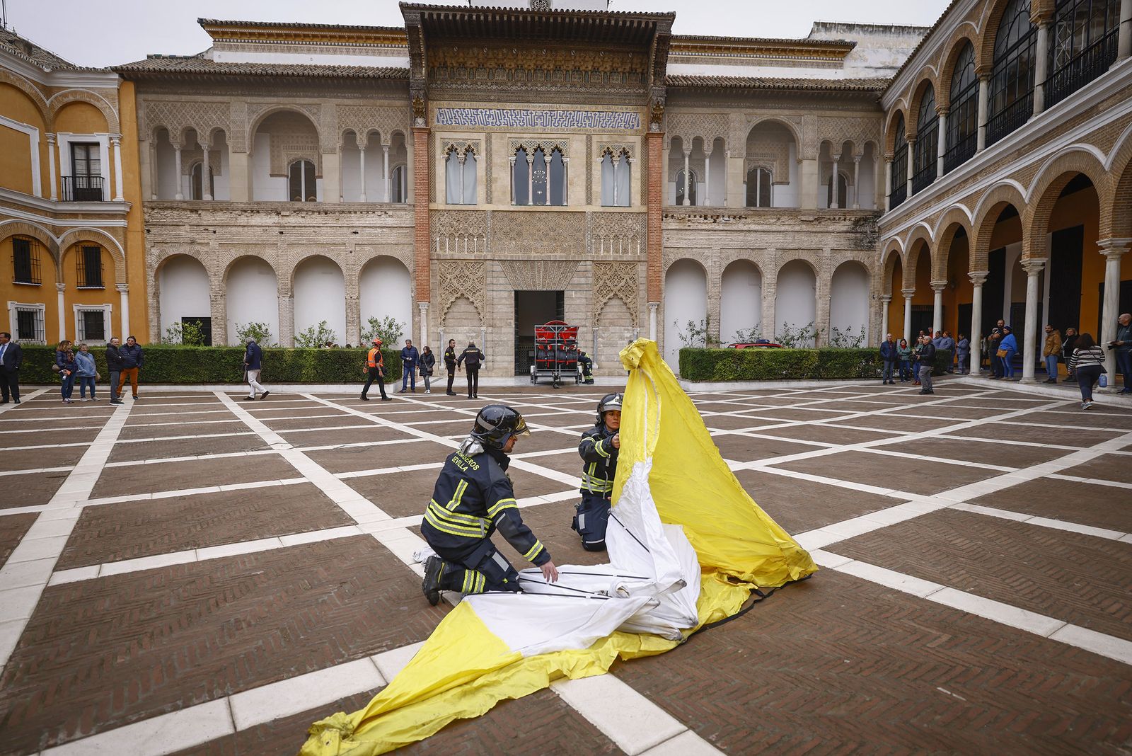 Las imágenes del simulacro de incendio en el Alcázar de Sevilla