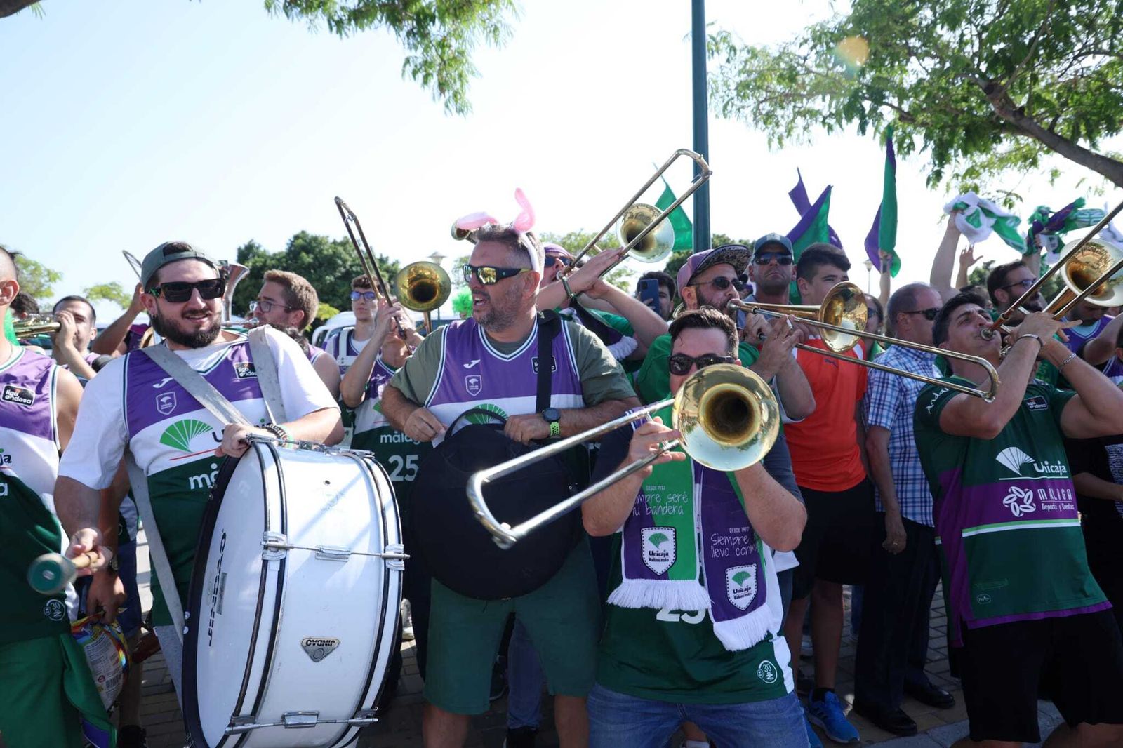 Recibimiento al Unicaja antes de las semifinales de la BCL, en fotos