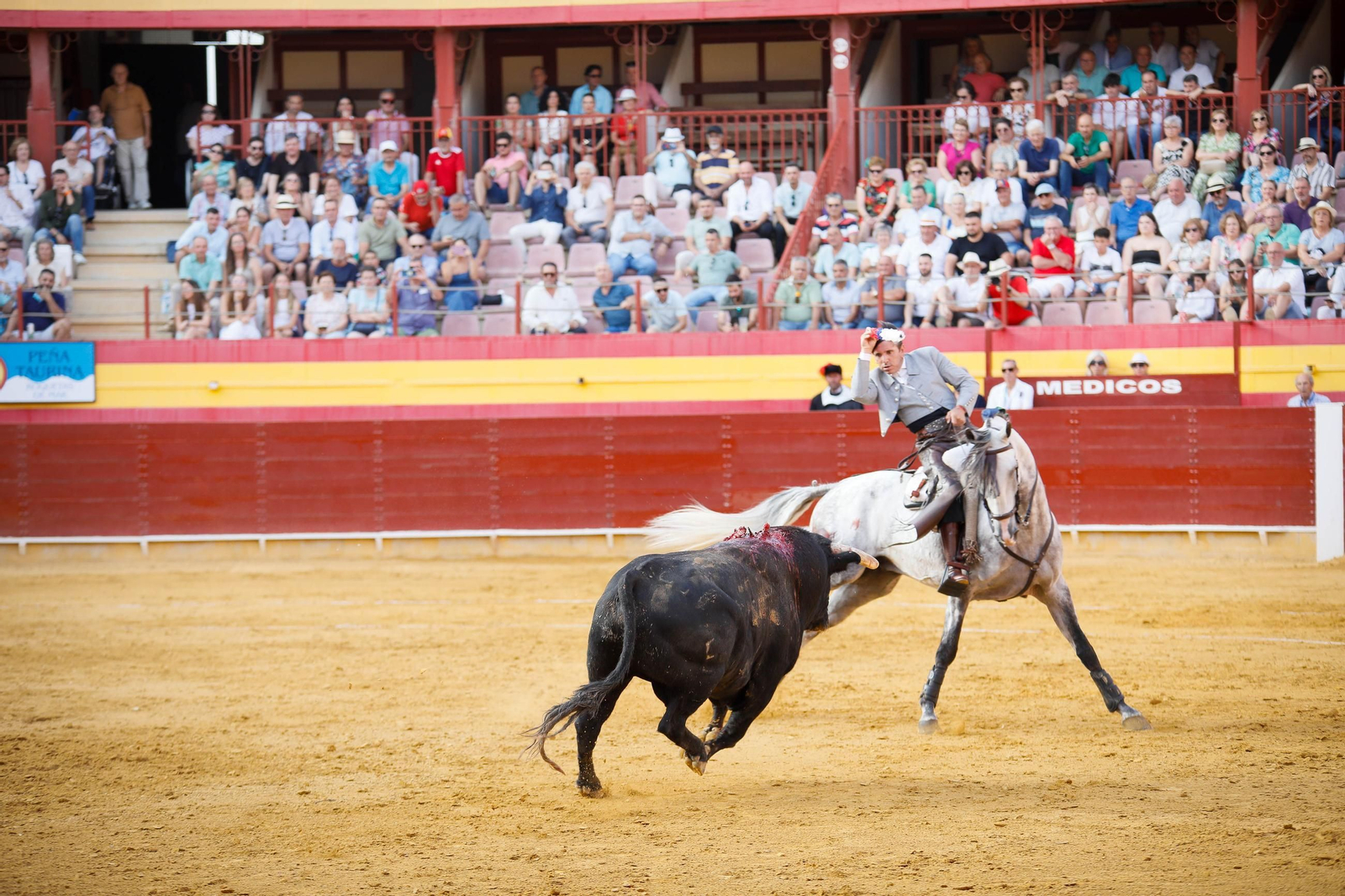 Imágenes de la corrida de toros en Roquetas de Mar