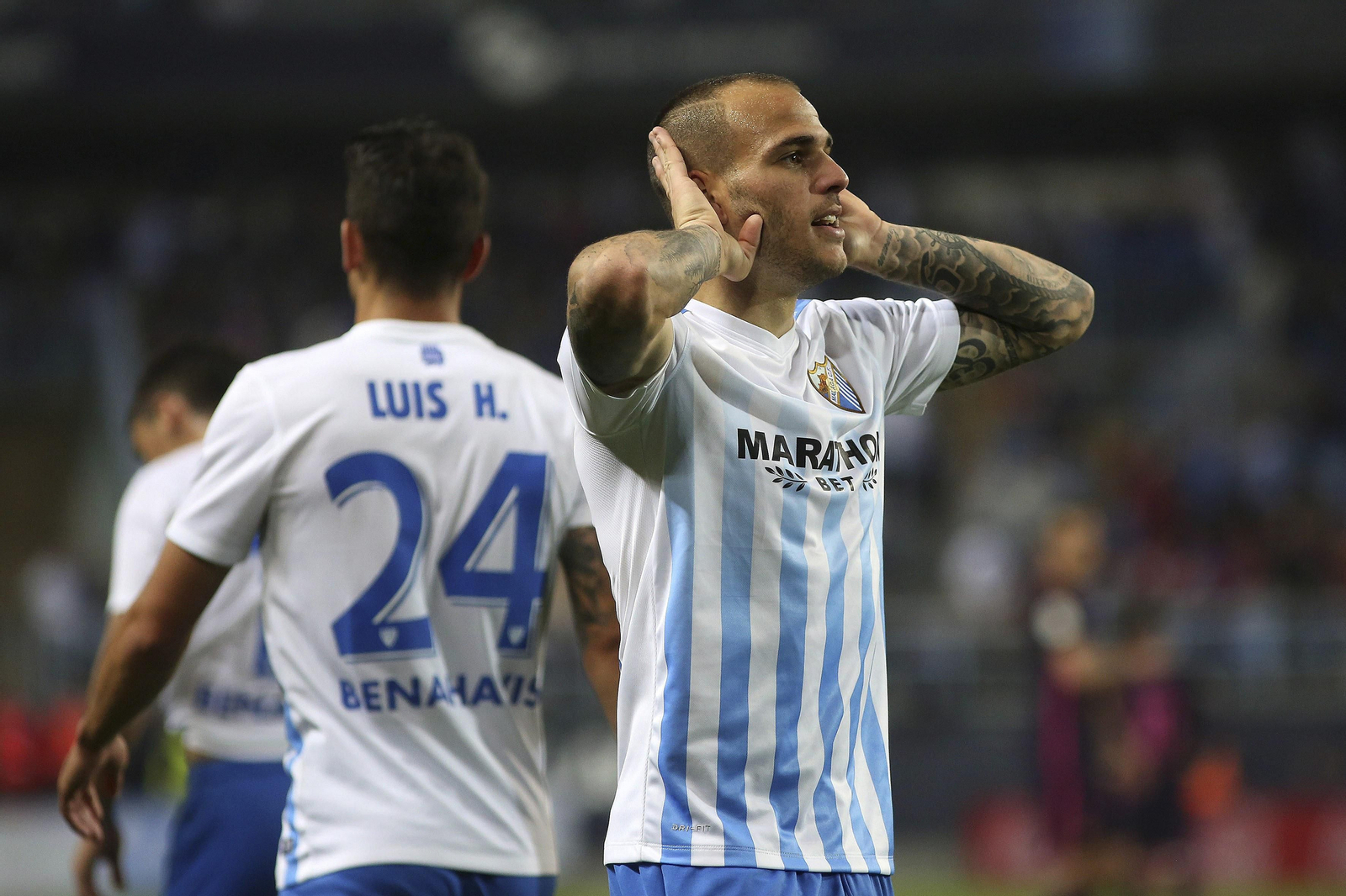 Sandro pide a la grada corear su nombre después de marcarle un gol al Barcelona.