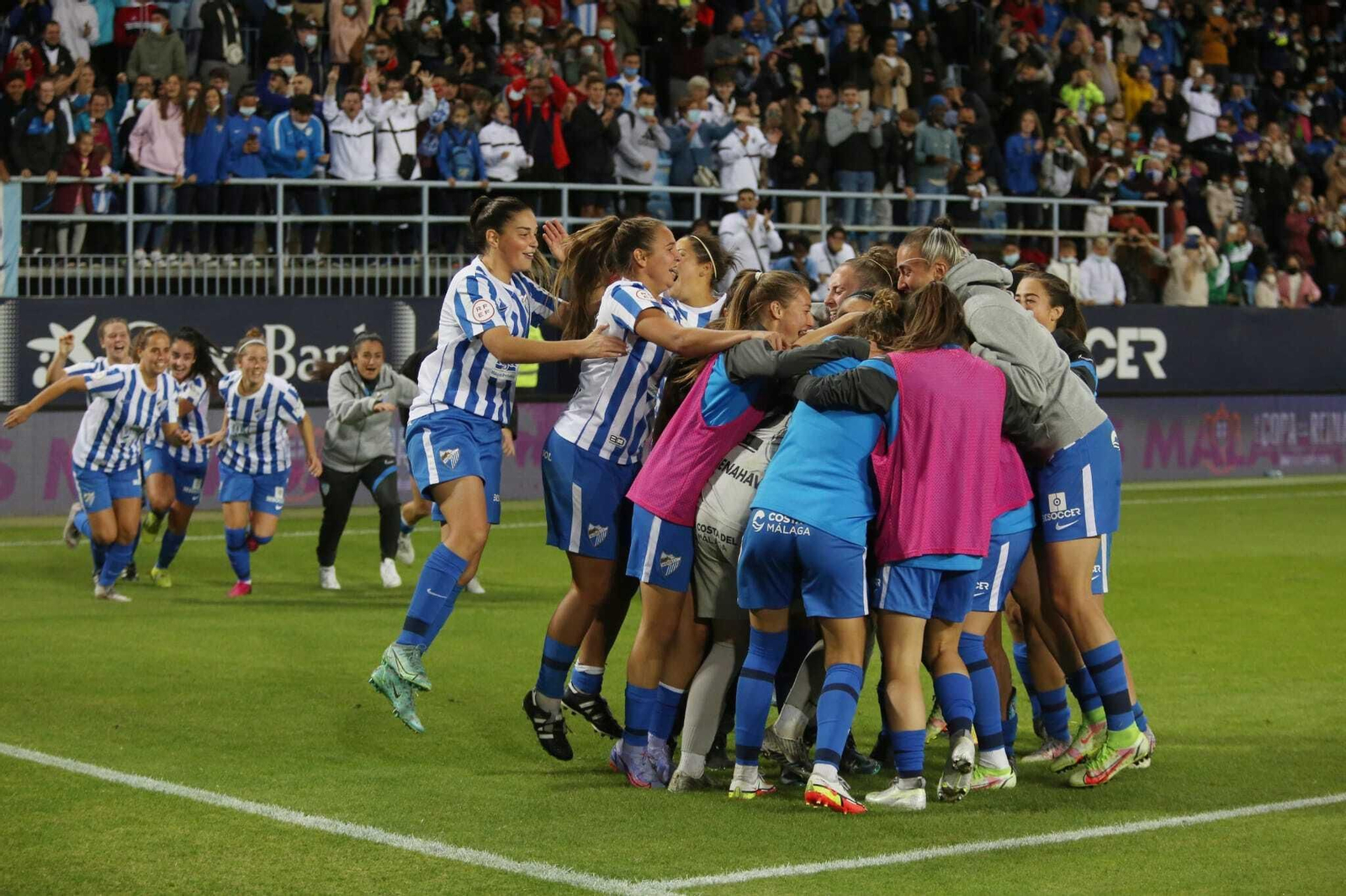 Celebración del triunfo en del Málaga CF Femenino ante el Zaragoza.