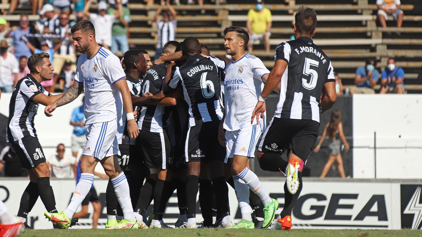 Las mejores fotos del Balona - Real Madrid Castilla en La Línea