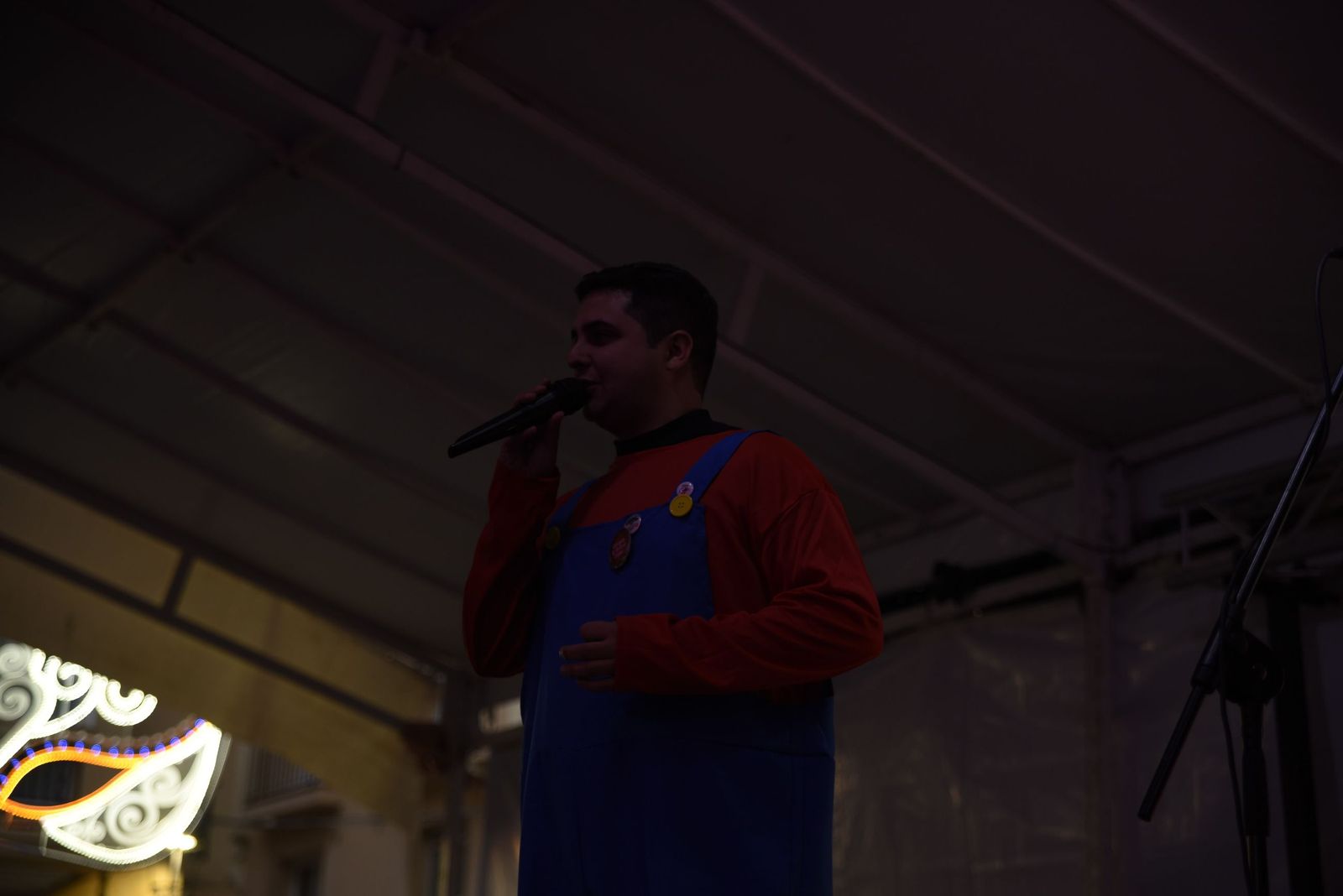 Búscate en las fotos de la fiesta en la calle del sábado en el Carnaval de la Concha Fina de La Línea