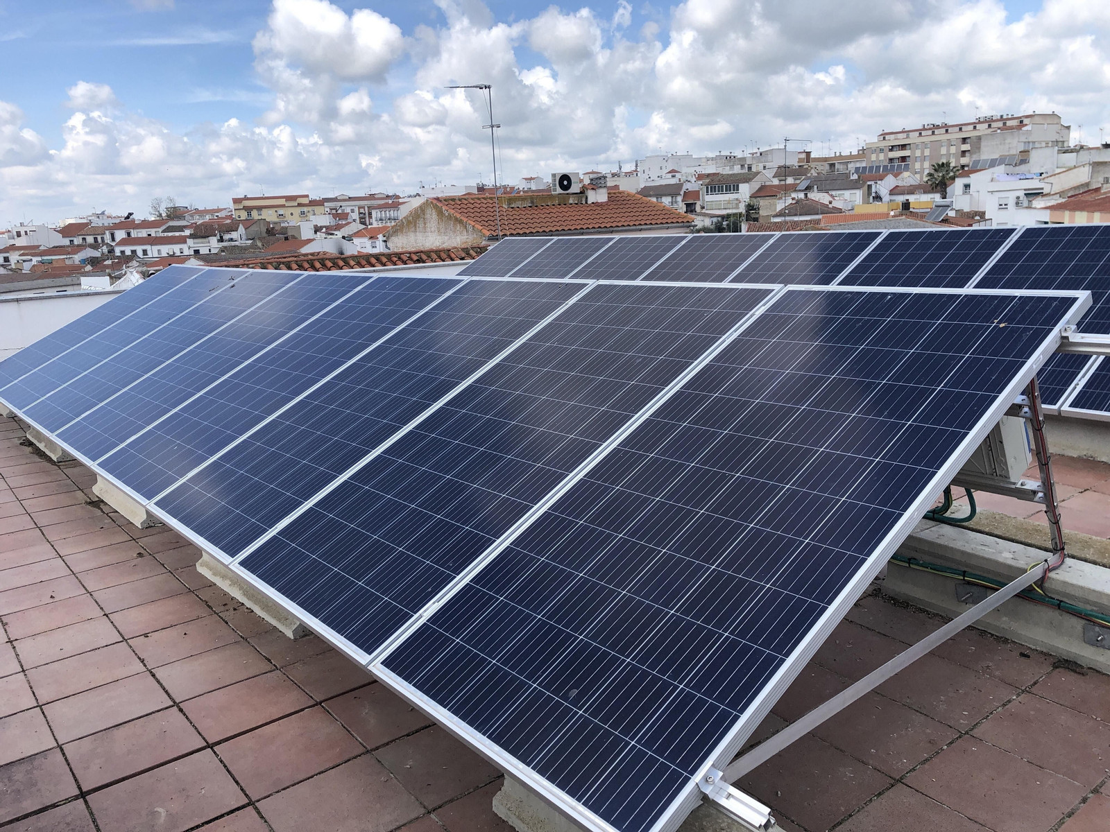 Una de las placas fotovoltaicas instaladas