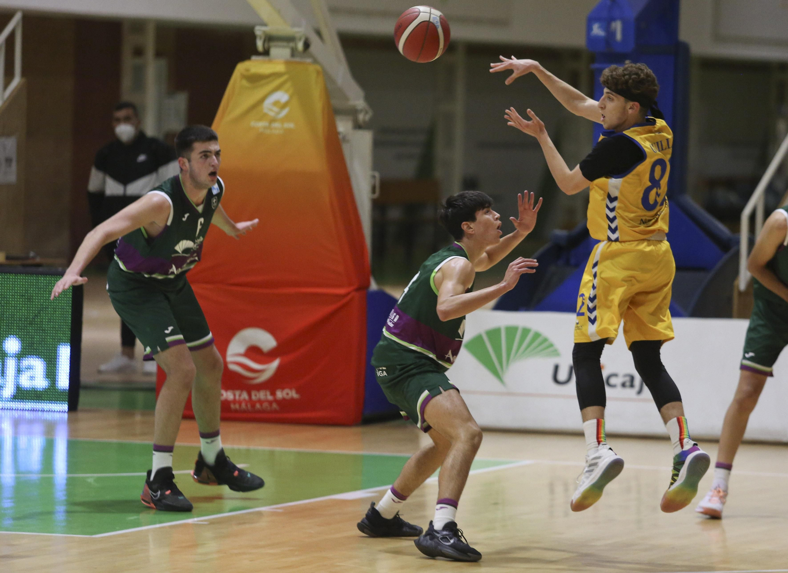 El Novaschool se lleva el derbi ante el Unicaja en Los Guindos