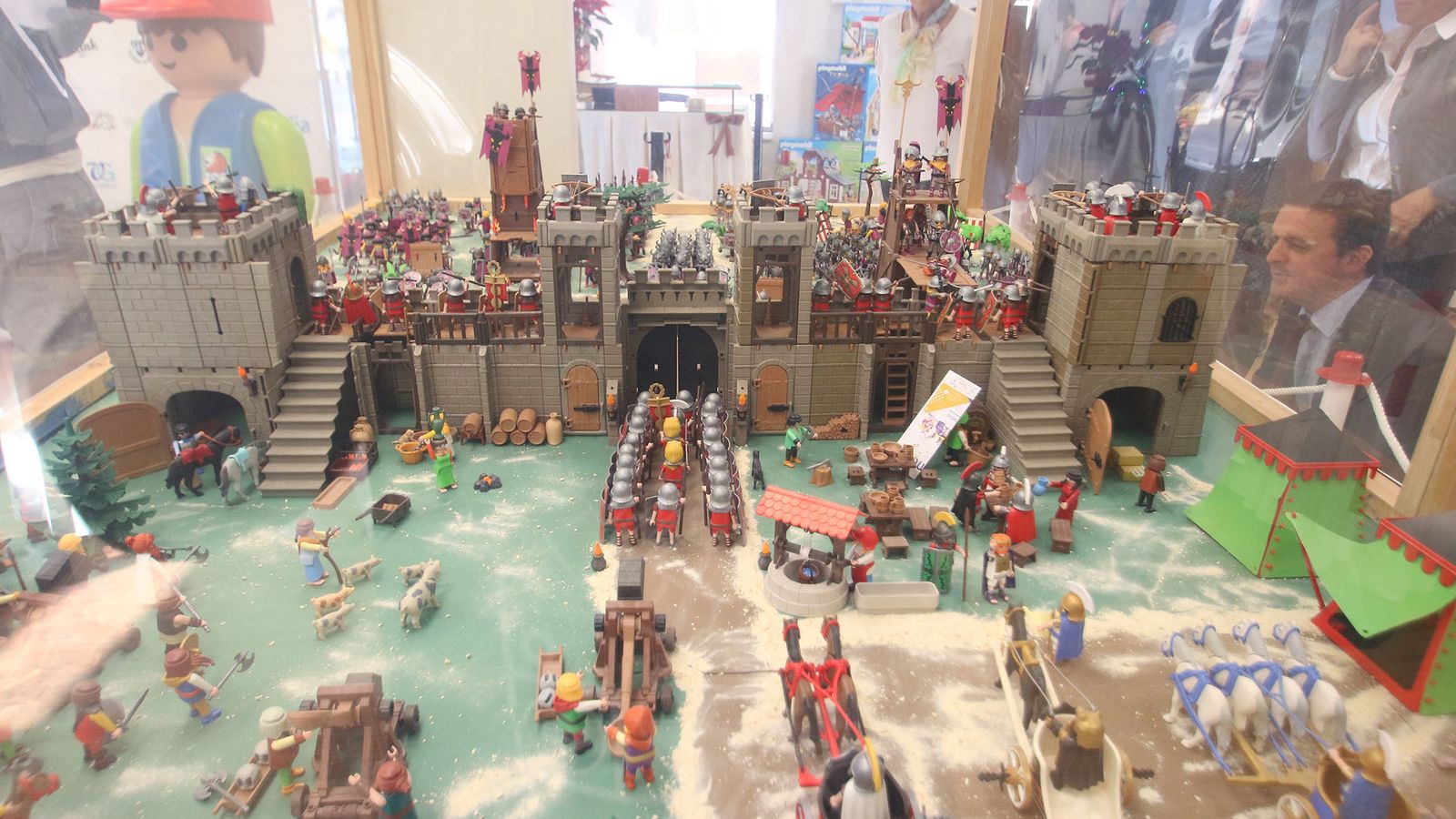 Belén realizado con muñecos de Playmobil por la Asociación ARGAR