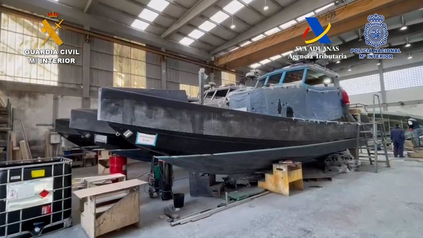 Narcolanchas de fabricación casera intervenidas en Pontevedra el 19 de abril.