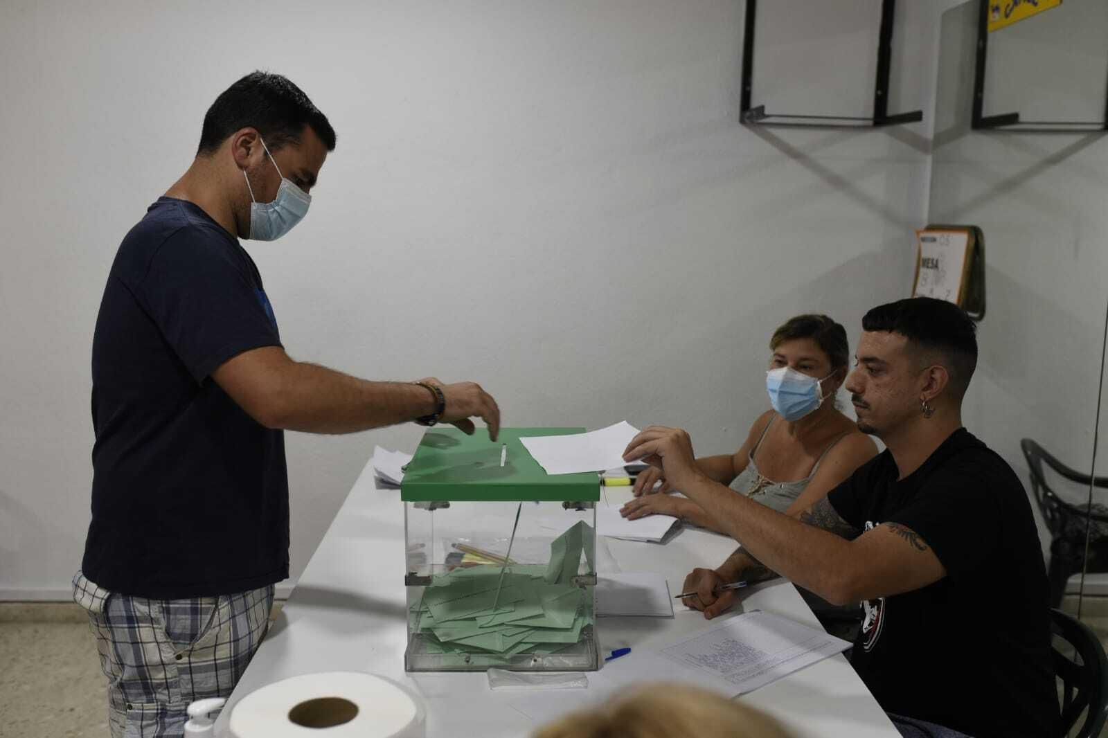 Elecciones Andalucía: Las primeras imágenes de las jornada en Huelva