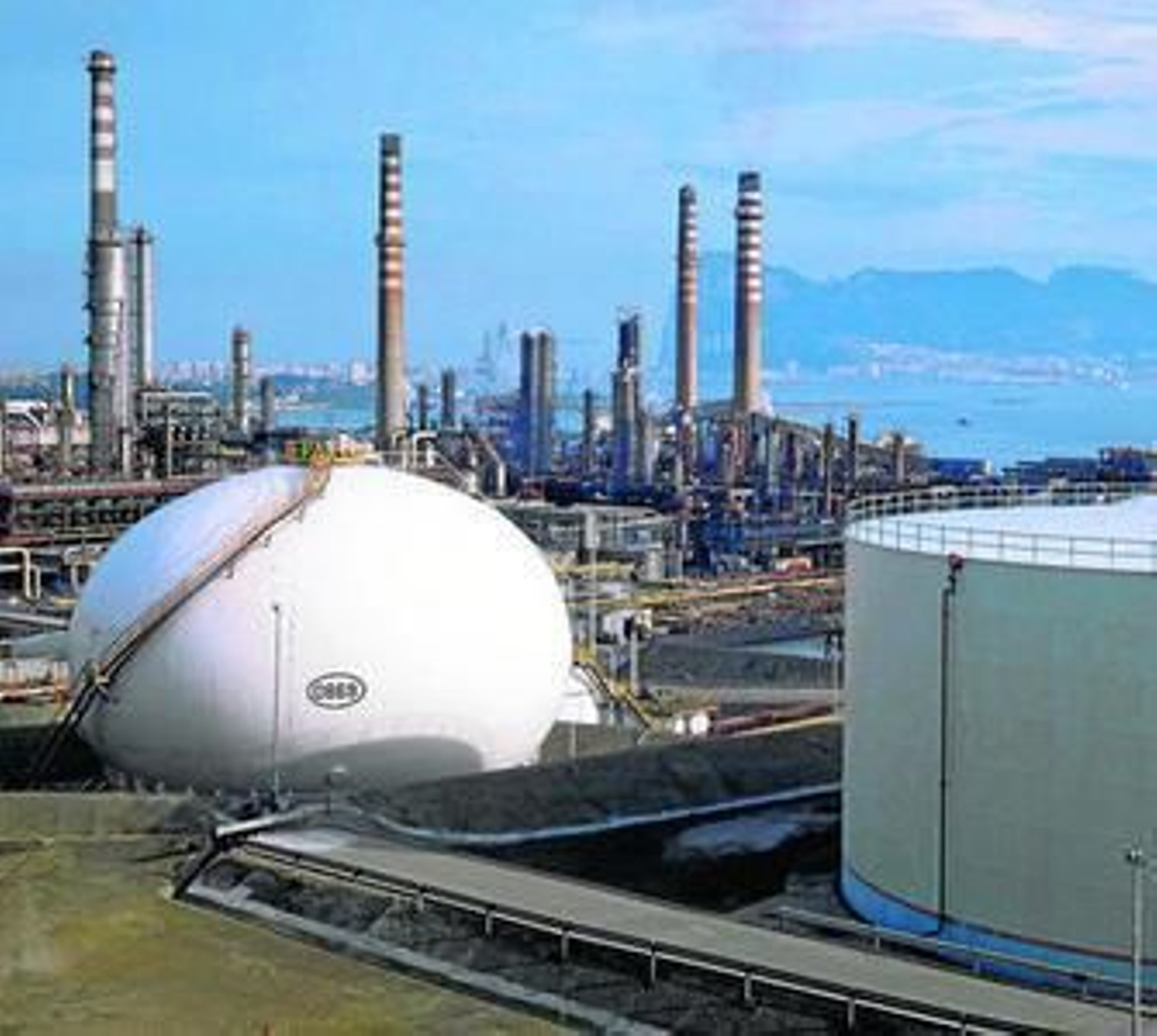 Vista general de instalaciones del grupo Cepsa, unidades que estuvieron por debajo de los límites en 2011.