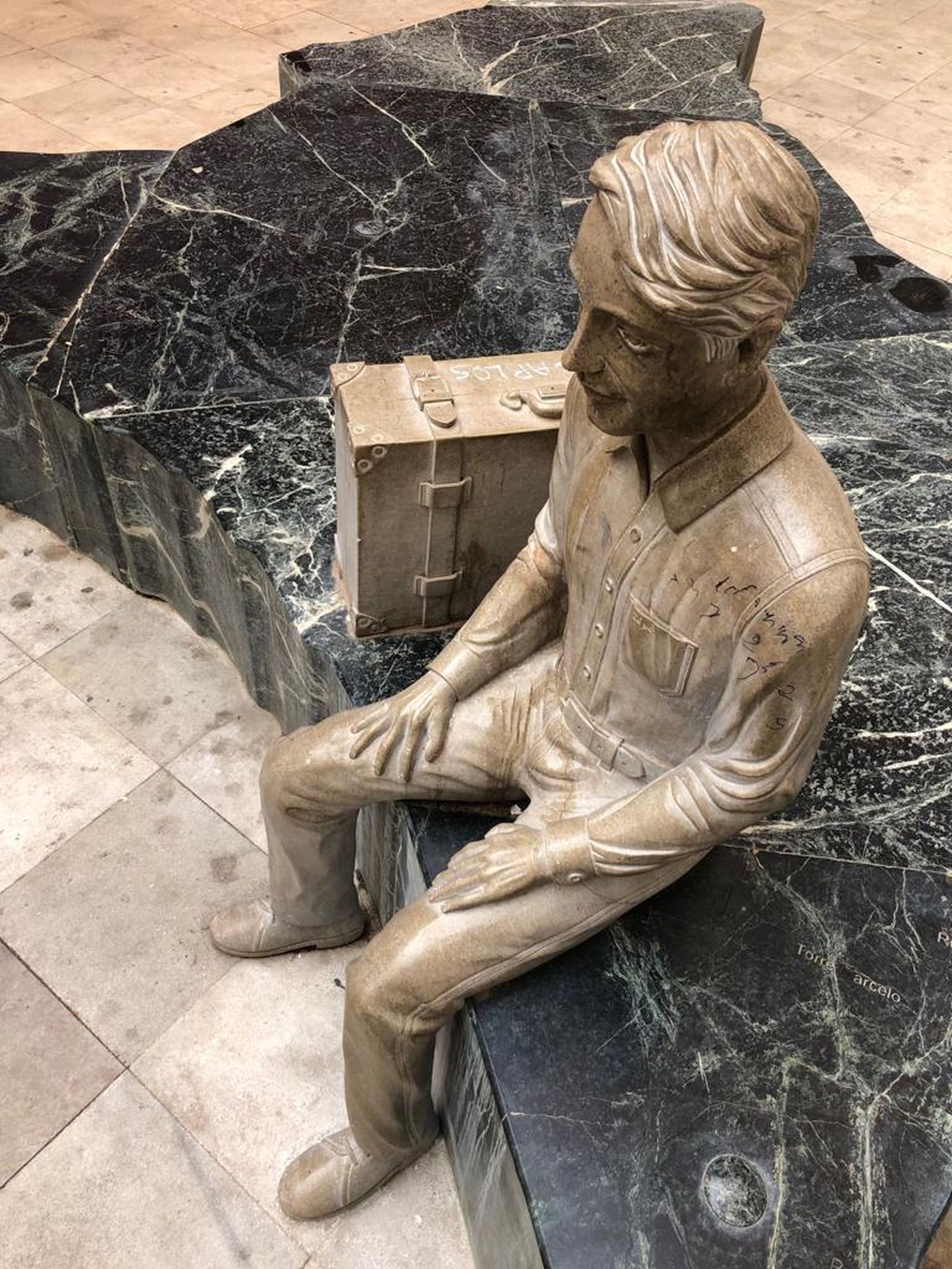 Escultura del Emigrante Retornado restaurada