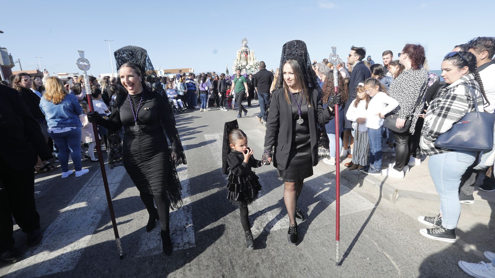 Las fotos del Viernes Santo en la Línea:  Cristo del Mar y Luz y Esperanza Nuestra, Soledad y Santo Entierro, Cristo del Amor y Misericordia y Amargura