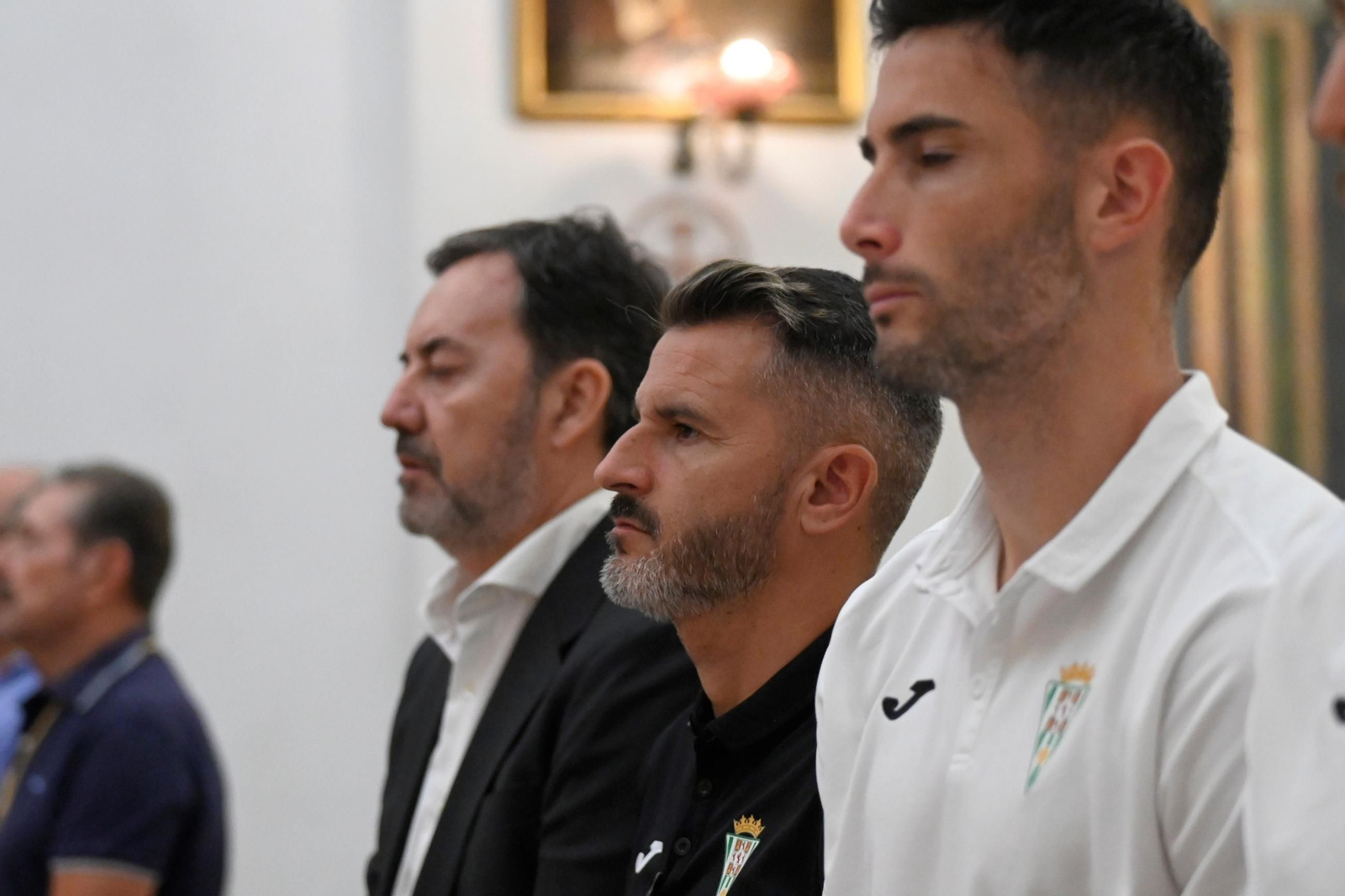 La tradicional ofrenda del Córdoaba CF a San Rafael antes del debut en El Arcángel, en imágenes