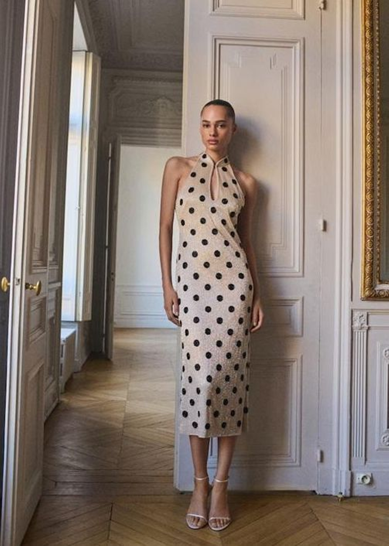 Vestido de lunares de Mango.