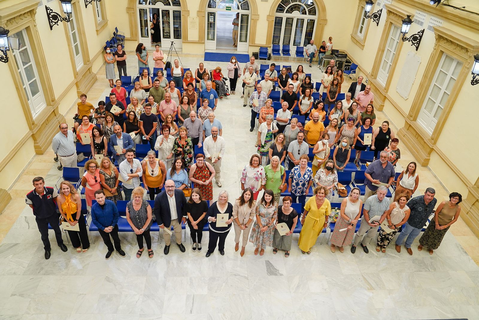 Foto de familia de los beneficiarios.