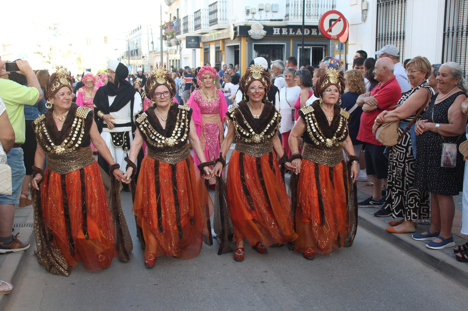 El desfile de Moros y Cristianos de Vera, en imágenes