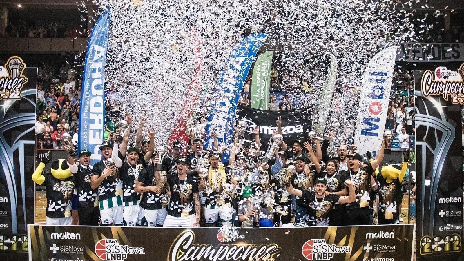 Las Abejas de León celebran el título.