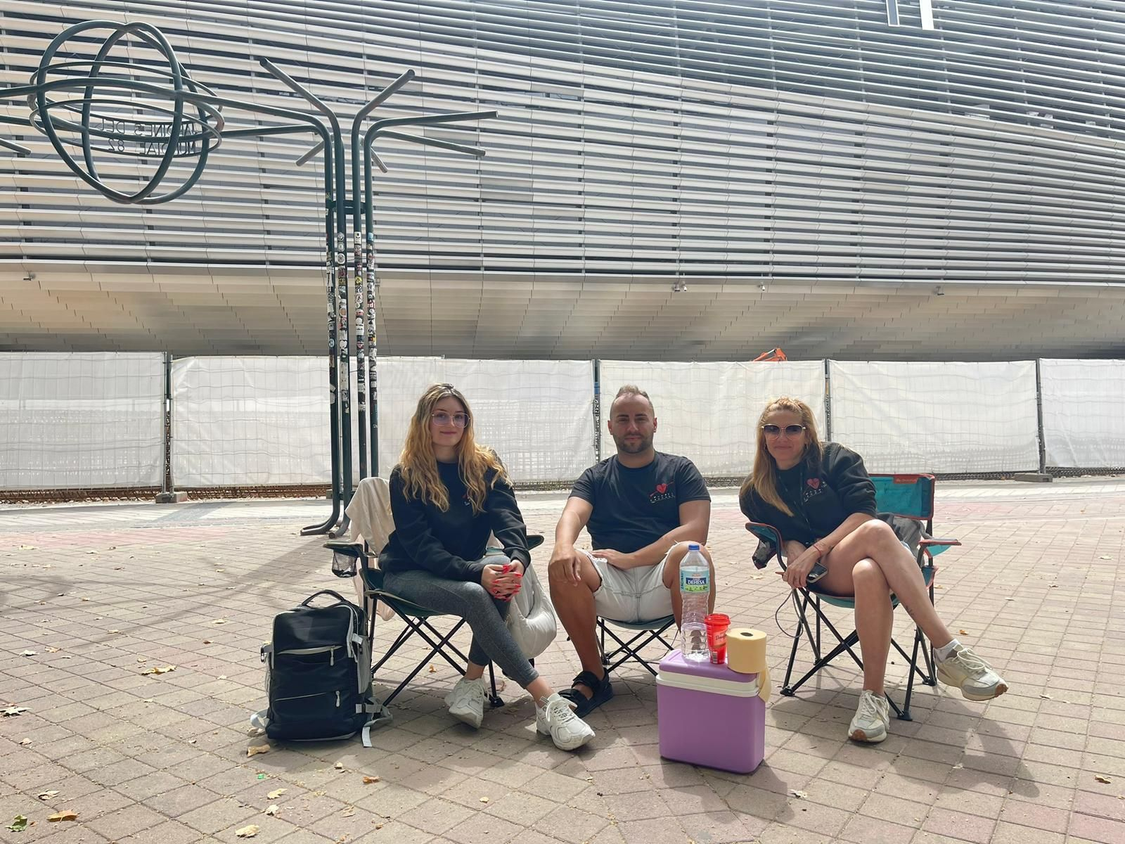 Primer grupo que acampa para el concierto de Manuel Carrasco.