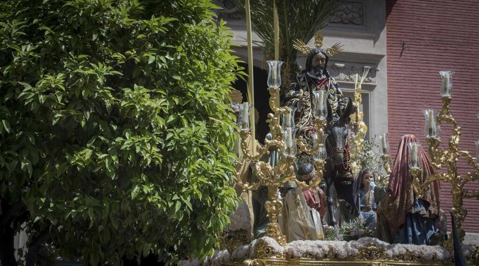 La Borriquita abre la Semana Santa en la Carrera Oficial