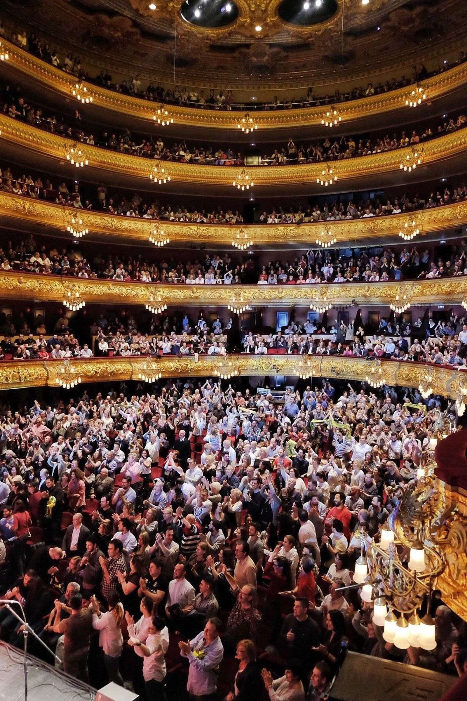 La función carnavalesca del Liceo de Barcelona, en imágenes