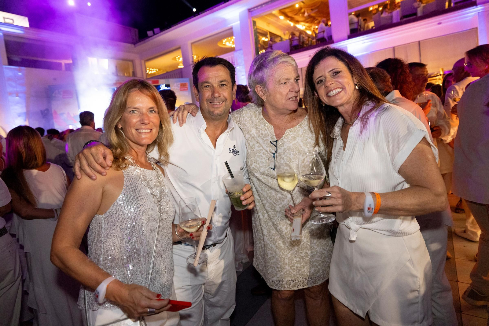 Búscate en el Cóctel de Blanco de la Copa del Rey Mapfre de vela