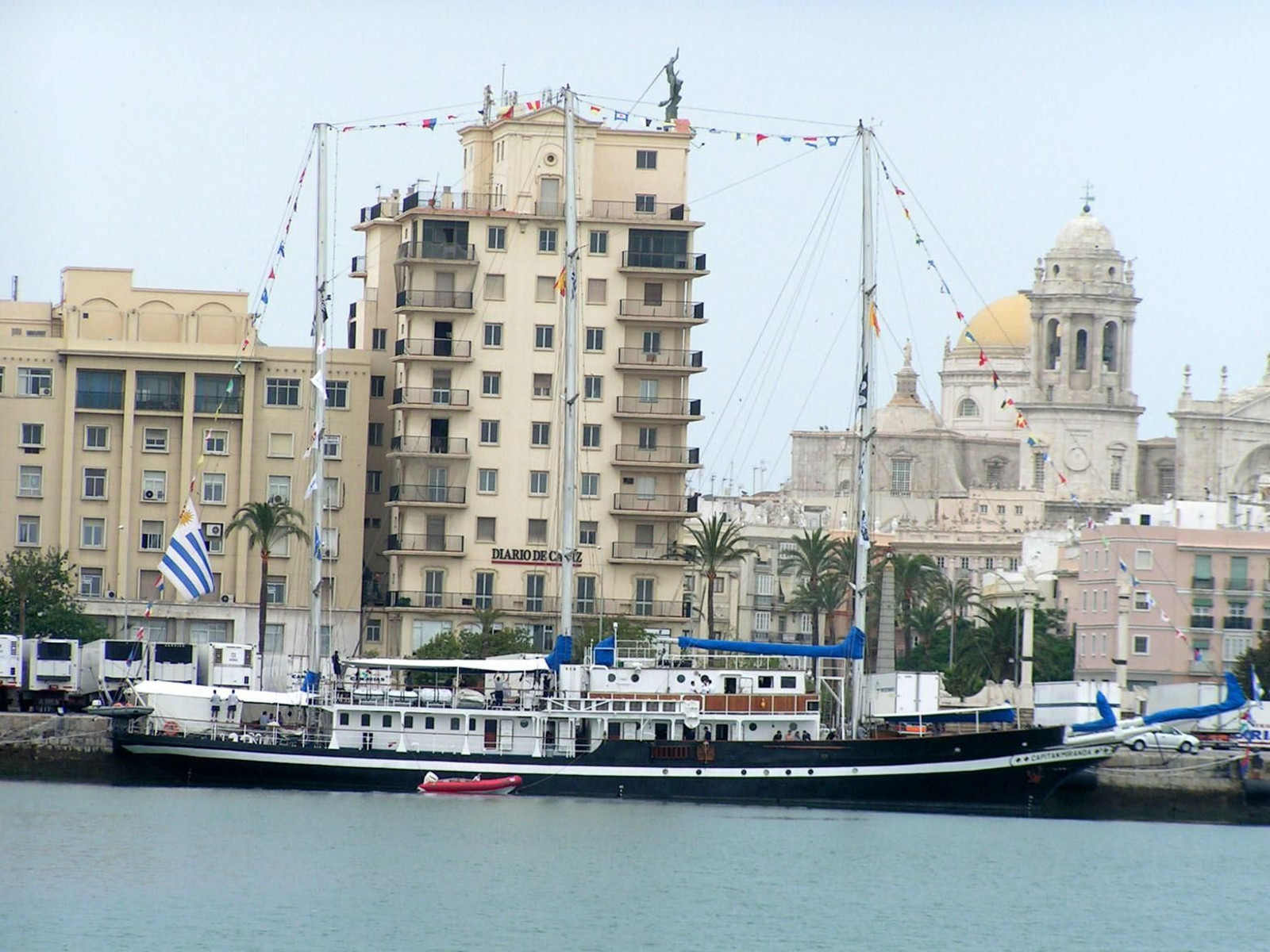 El buque ‘Capitán Miranda’ durante una de sus escalas en el puerto de Cádiz.
