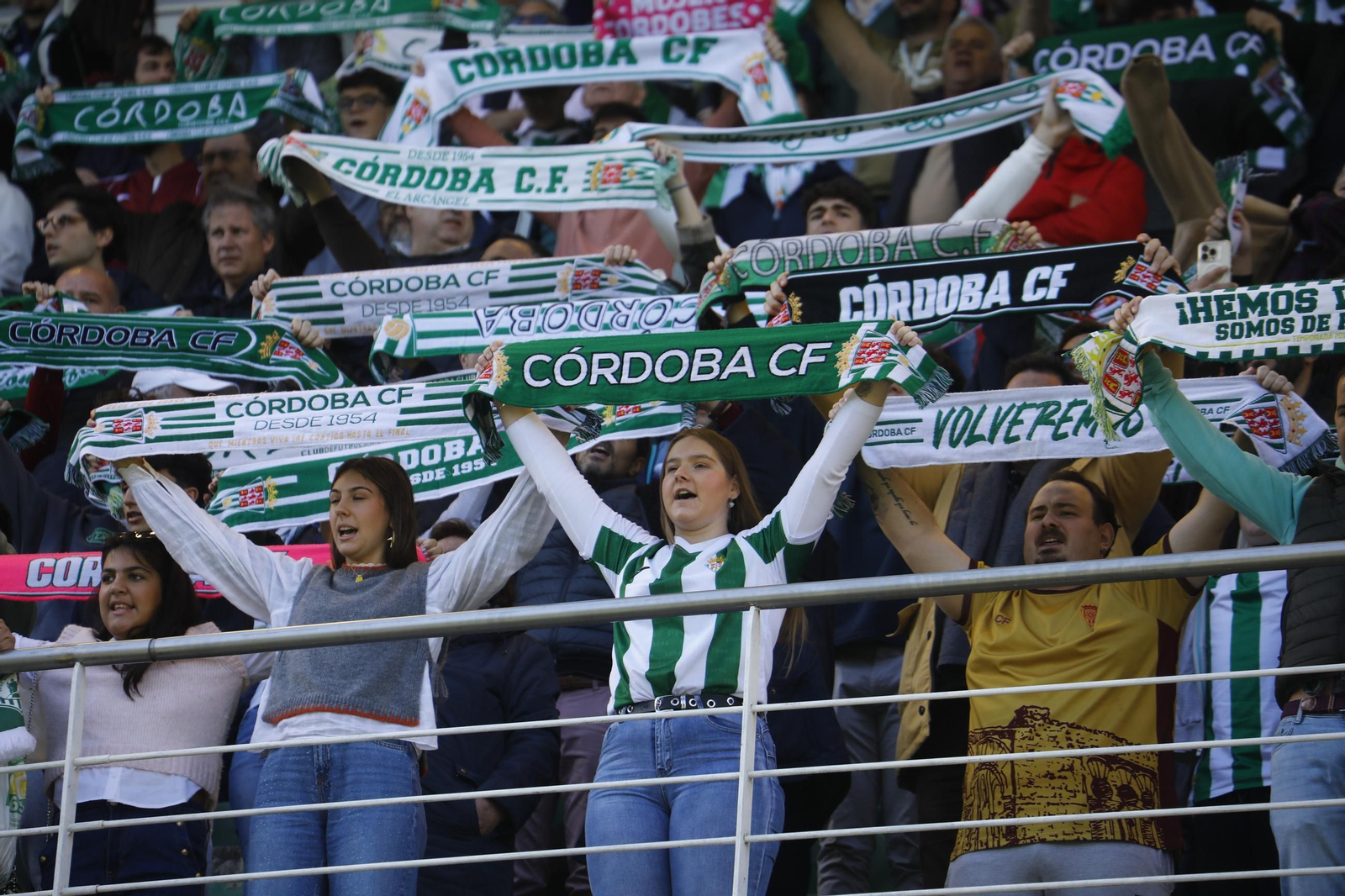 Las mejores fotos del ambiente en el Córdoba CF - Almería en El Arcángel