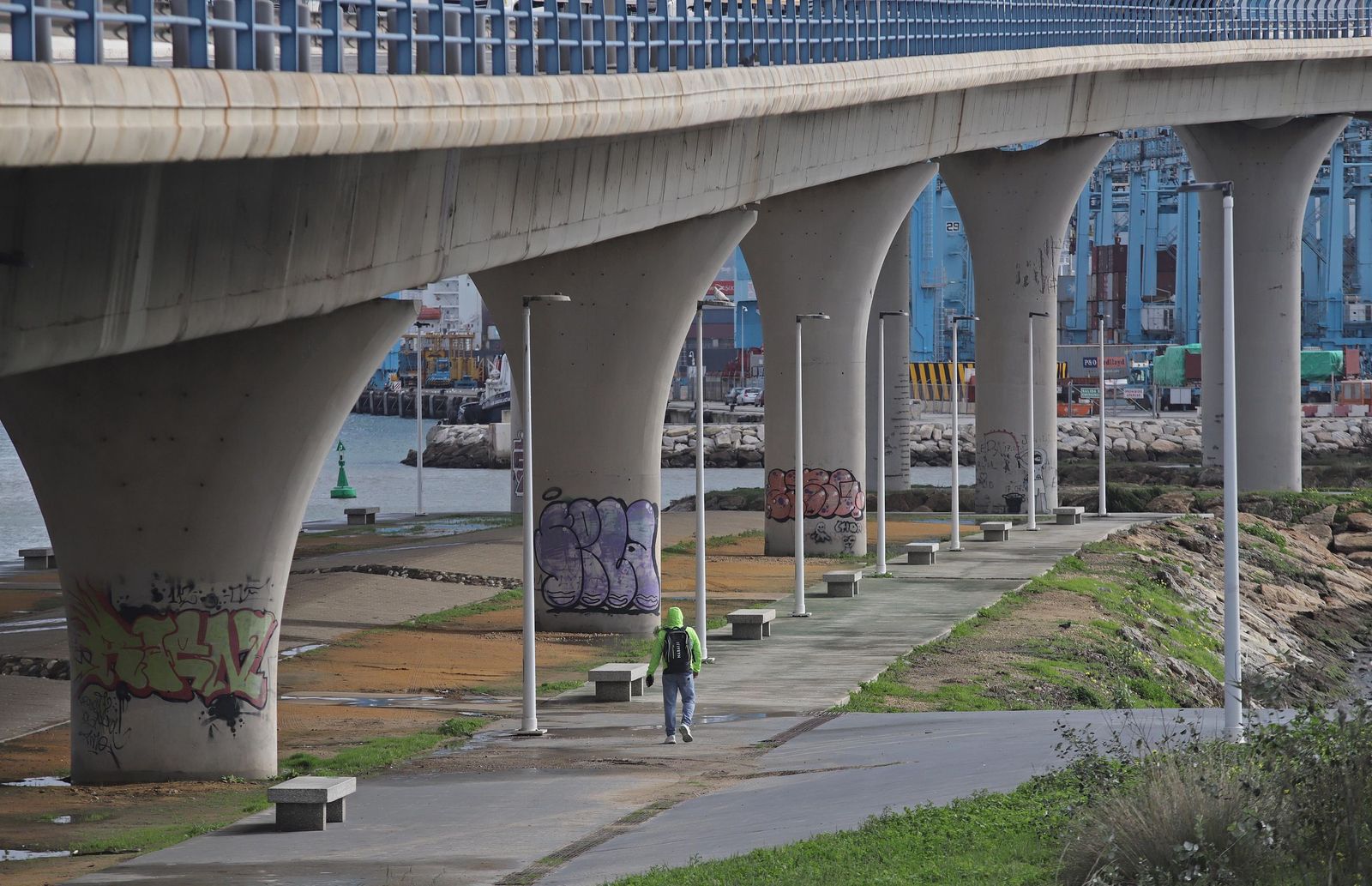 Las imágenes de los daños en el puente del Acceso Norte a Algeciras que encienden las alertas