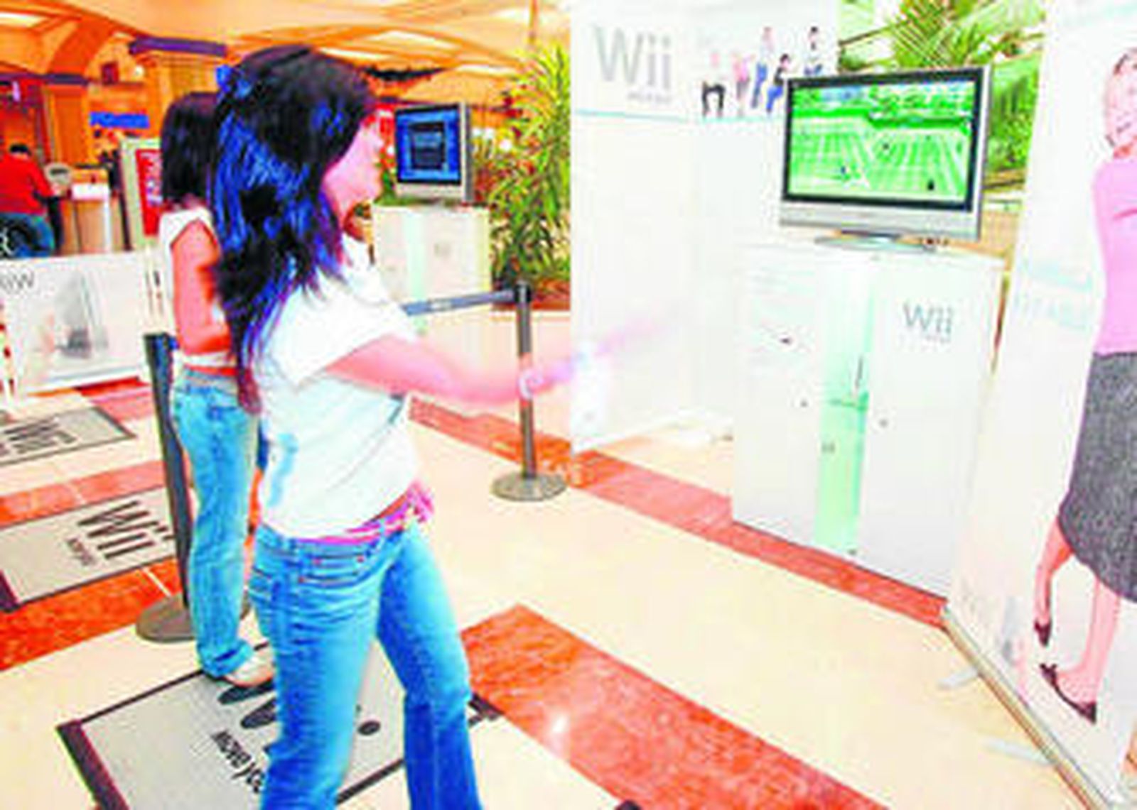 Algunas videoconsolas han querido introducir la actividad física como elemento del juego.