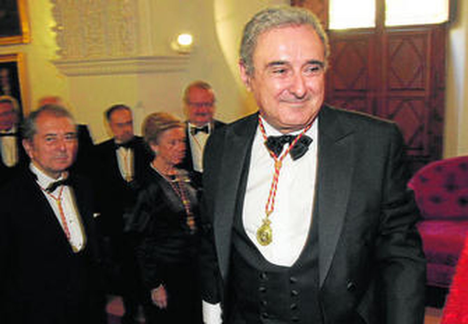 Rafael Valencia es el encargado de escribir el volumen dedicado a la Sevilla islámica.