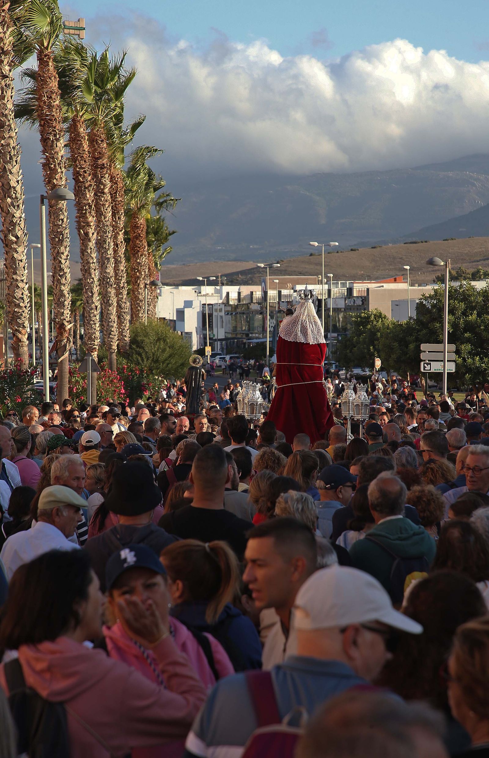 El regreso a su templo de la Virgen de la Luz de Tarifa, en imágenes