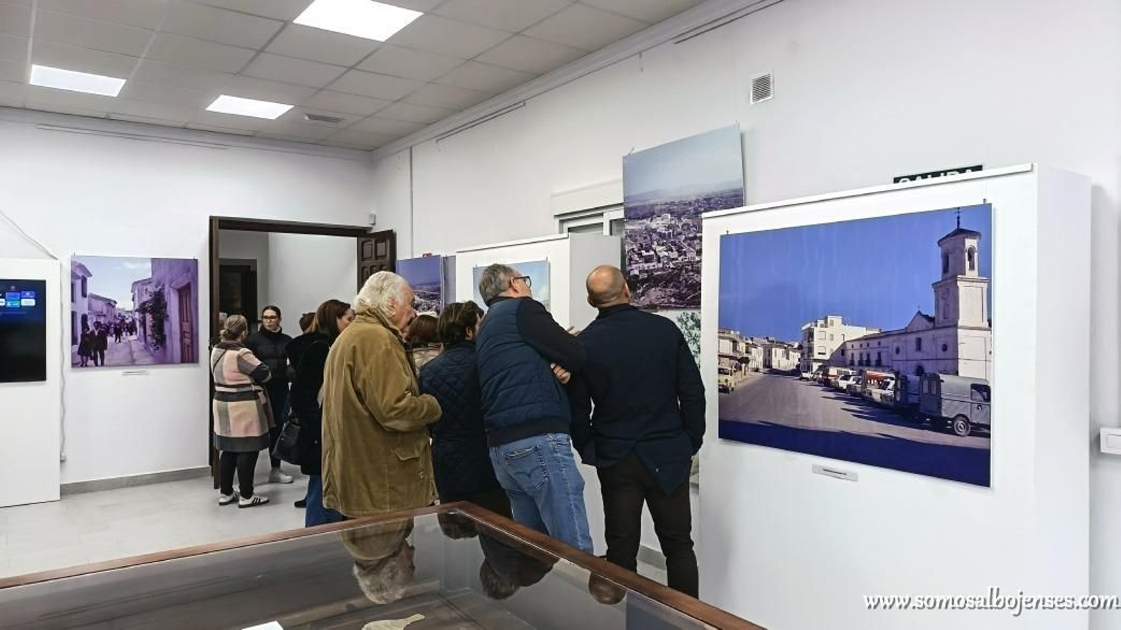 Vecinos del Almanzora se reúnen en Albox para disfrutar del arte de Miguel Romero