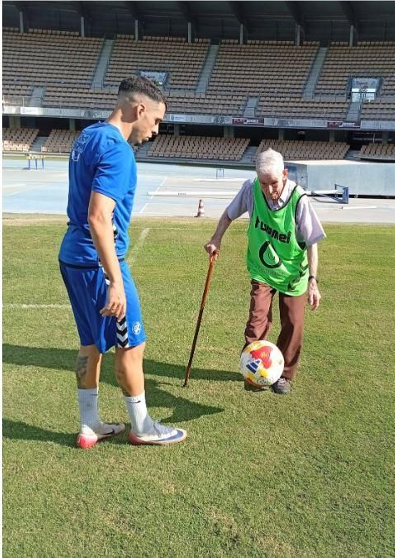 Los mayores de San Juan Grande comparten una sesión de entrenamiento con el Xerez DFC