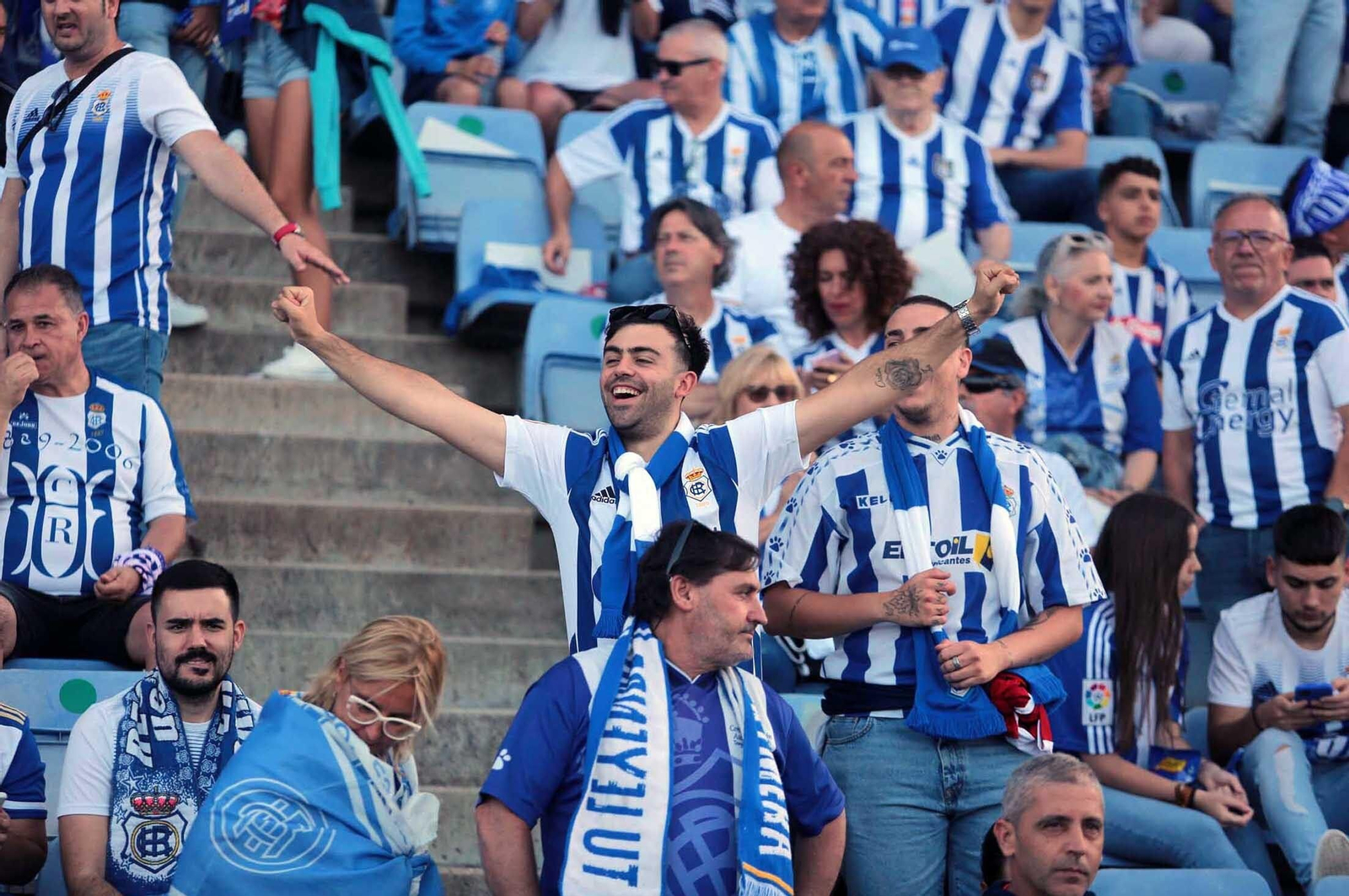 Imágenes del gran ambiente en el Nuevo Colombino en el ascenso del Recre