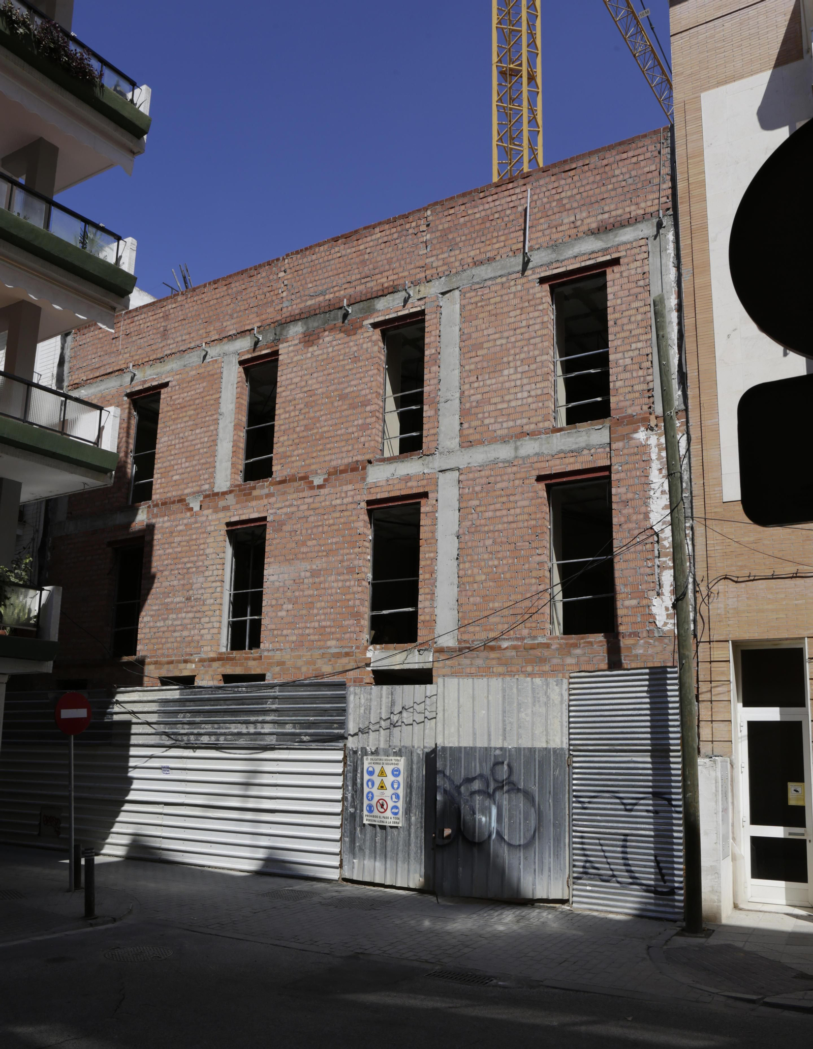 Fachada del inmueble que mira a la calle Fortaleza.