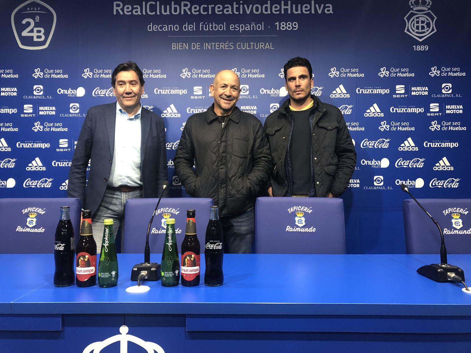 Claudio Barragán, junto al presidente Manolo Zambrano y al secretario técnico Juan Antonio Zamora.