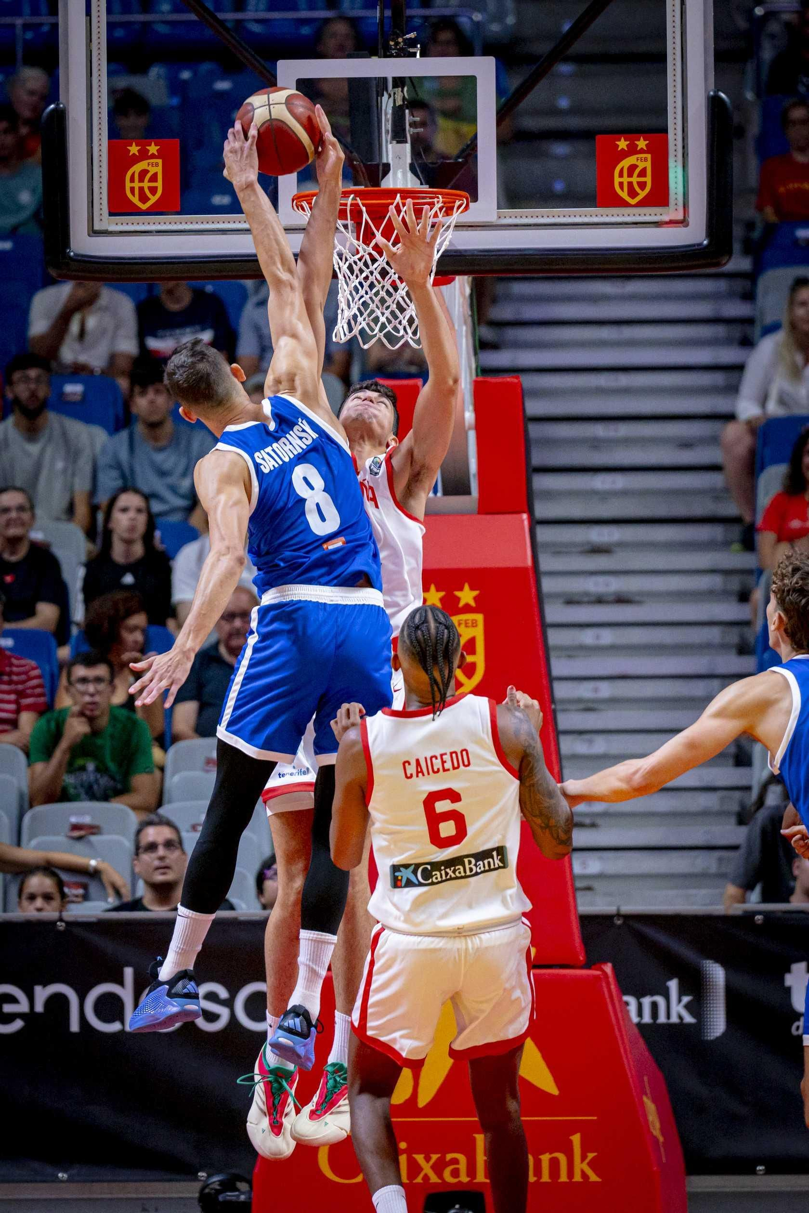 España B-República Checa, en fotos