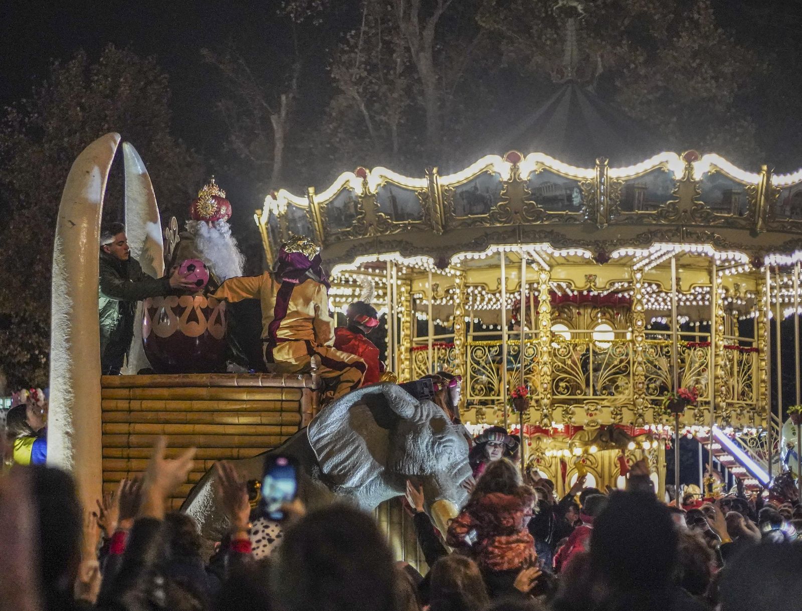 La cabalgata de los Reyes Magos de Granada, en imágenes