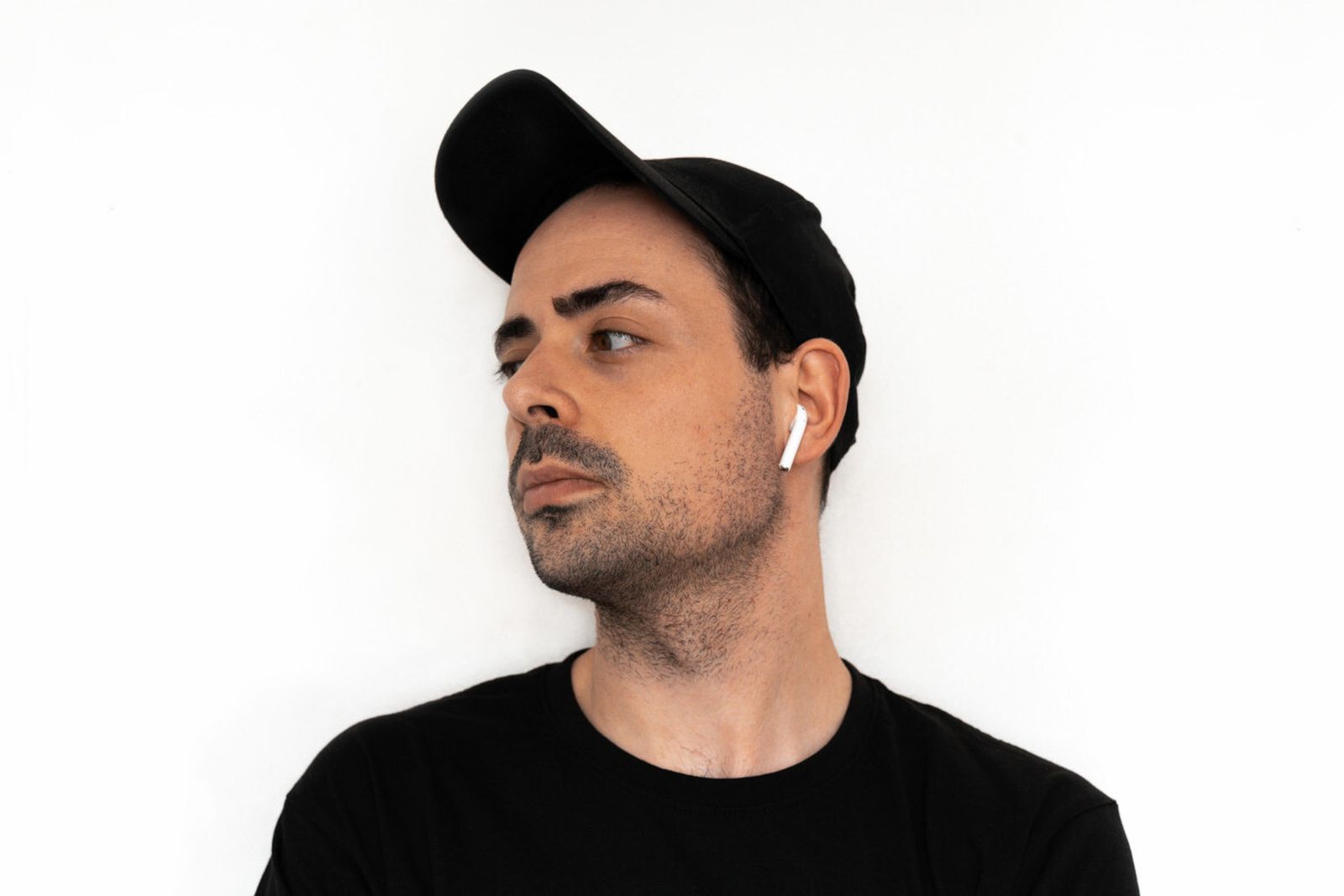 Consigue estos auriculares inalámbricos OYIB con un 66% de descuento ¡y olvídate de los incómodos cables!