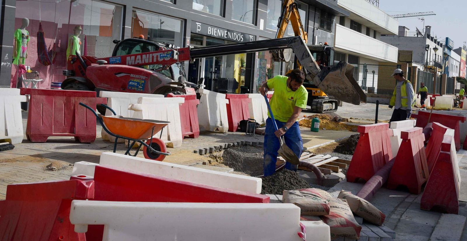 Fotografías de las obras en Sevilla Este por el tranvibús