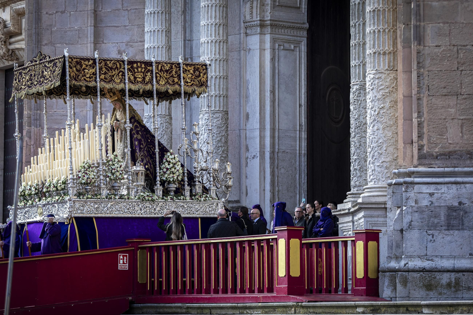 traslado columna semana santa cadiz 17.jpg
