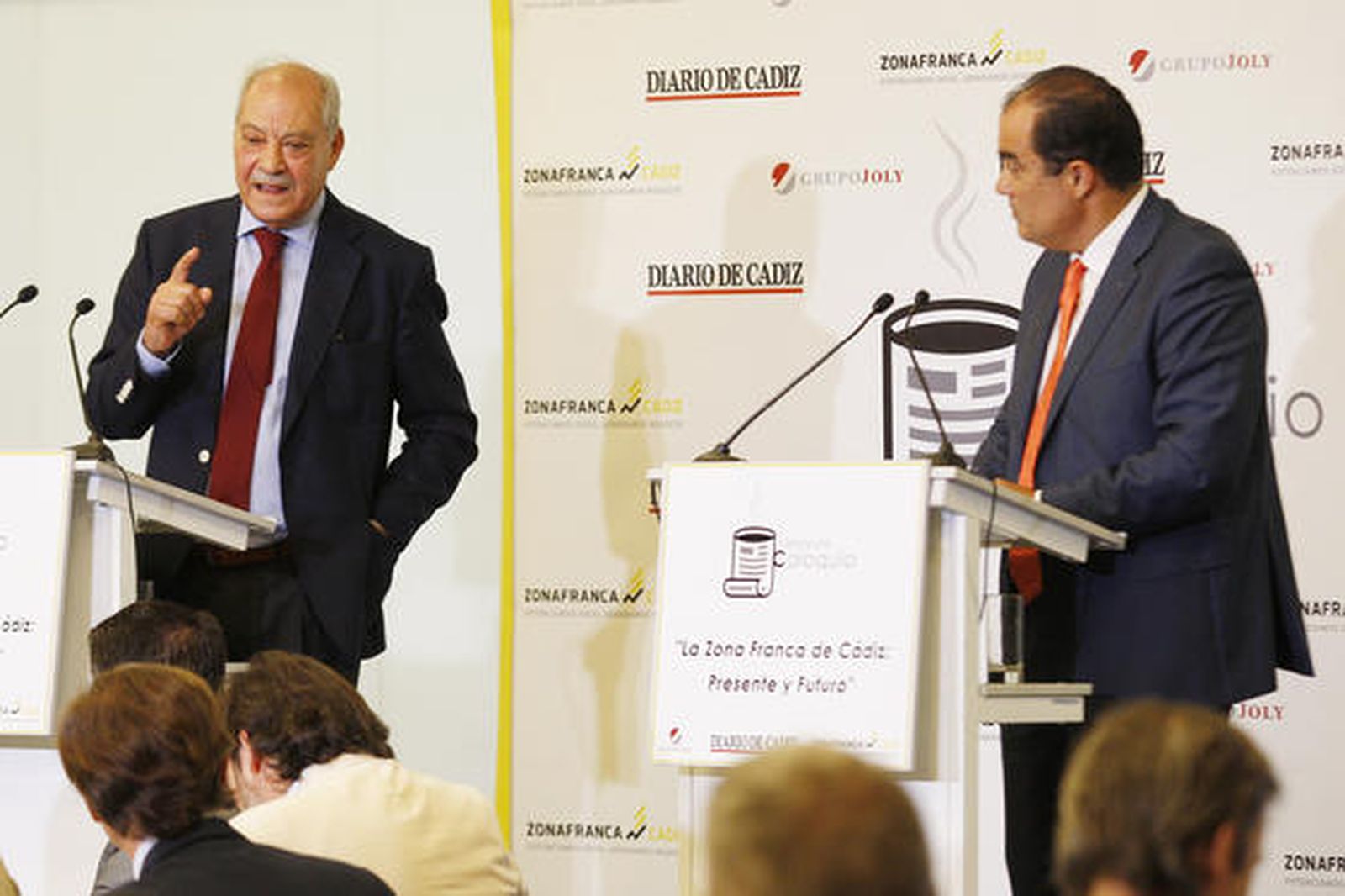 Ramos contestó a las preguntas planteadas por el público asistente.

Foto: Joaquín Pino