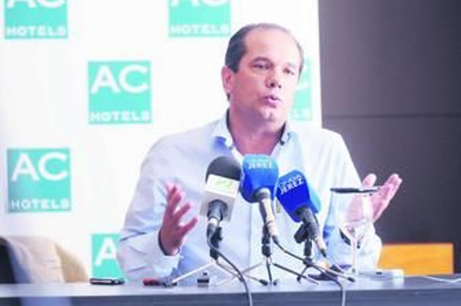 Morales ha vuelto a abrir negociaciones con diferentes grupos inversores.