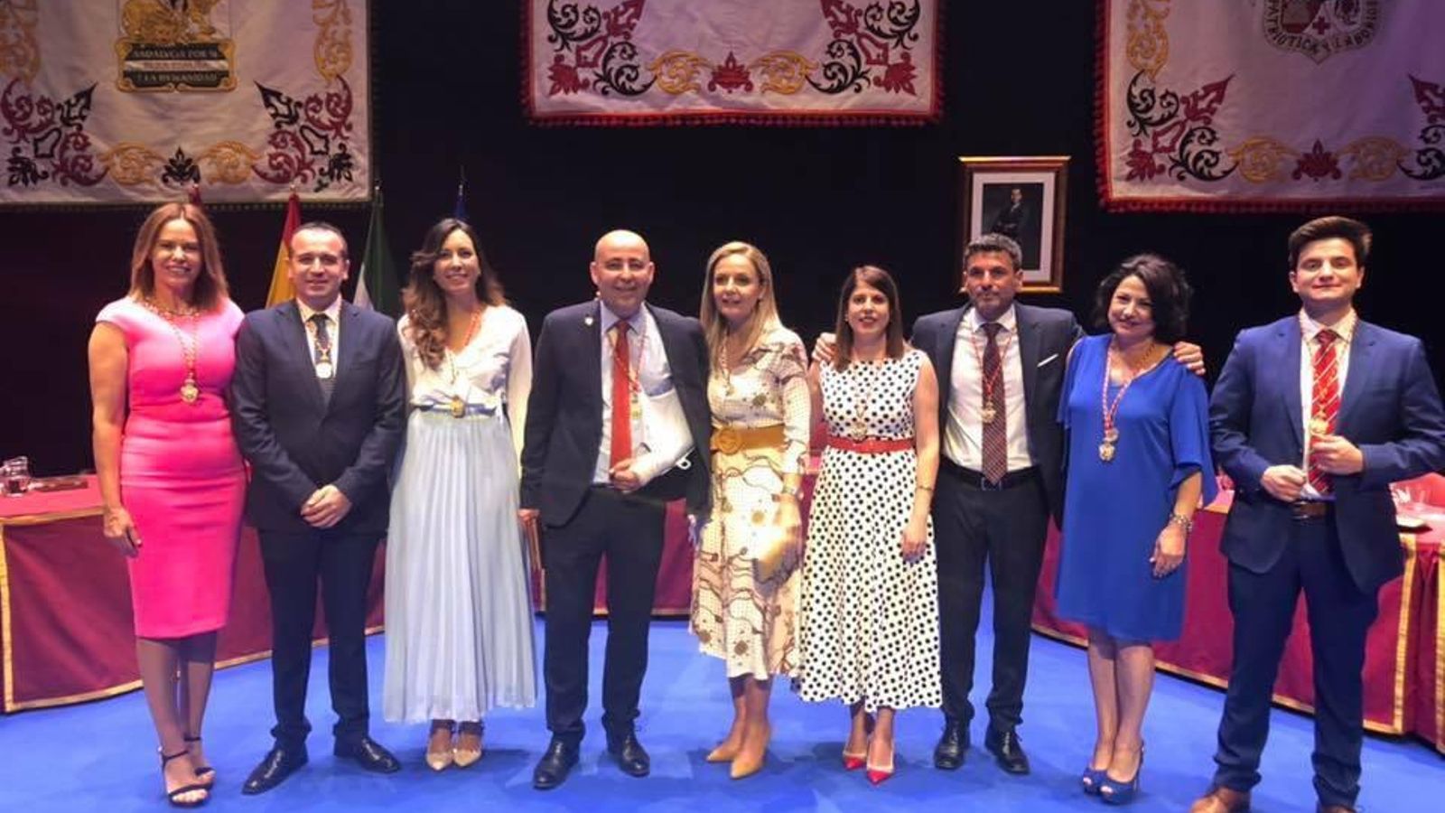 Domingo Fernández junto a los siete concejales del PP y Maribel Sánchez.