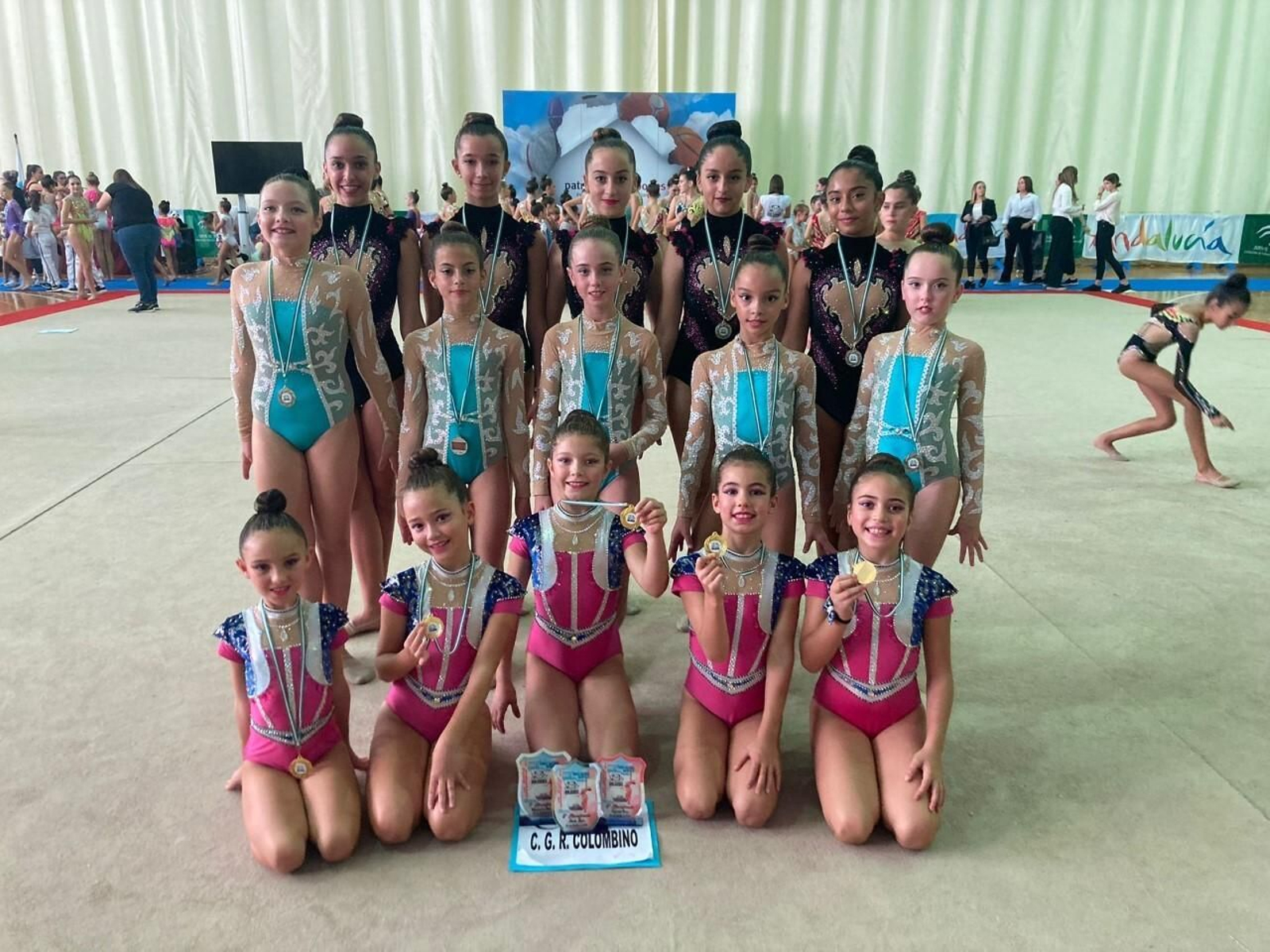 Representantes del Club Rítmico Colombino en el Trofeo Oso Panda.