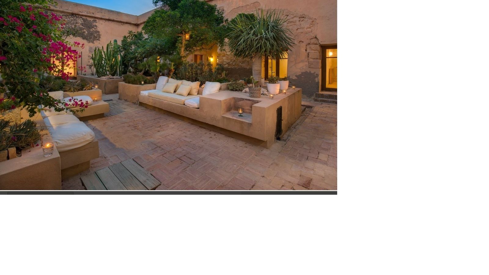 Jardín interior del castillo