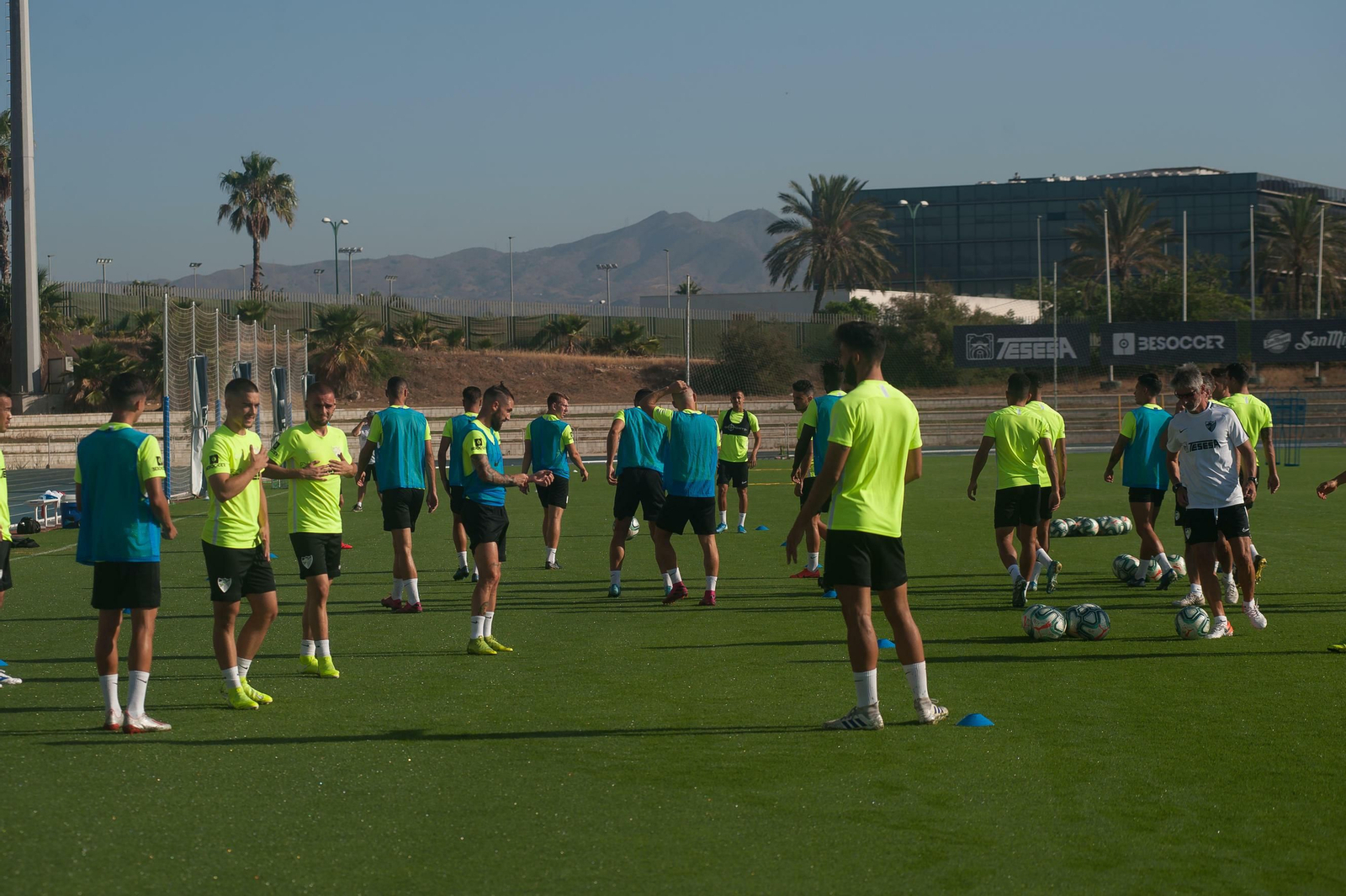 Las fotos del entrenamiento del Málaga CF a puerta abierta Las fotos del entrenamiento del Málaga CF a puerta abierta