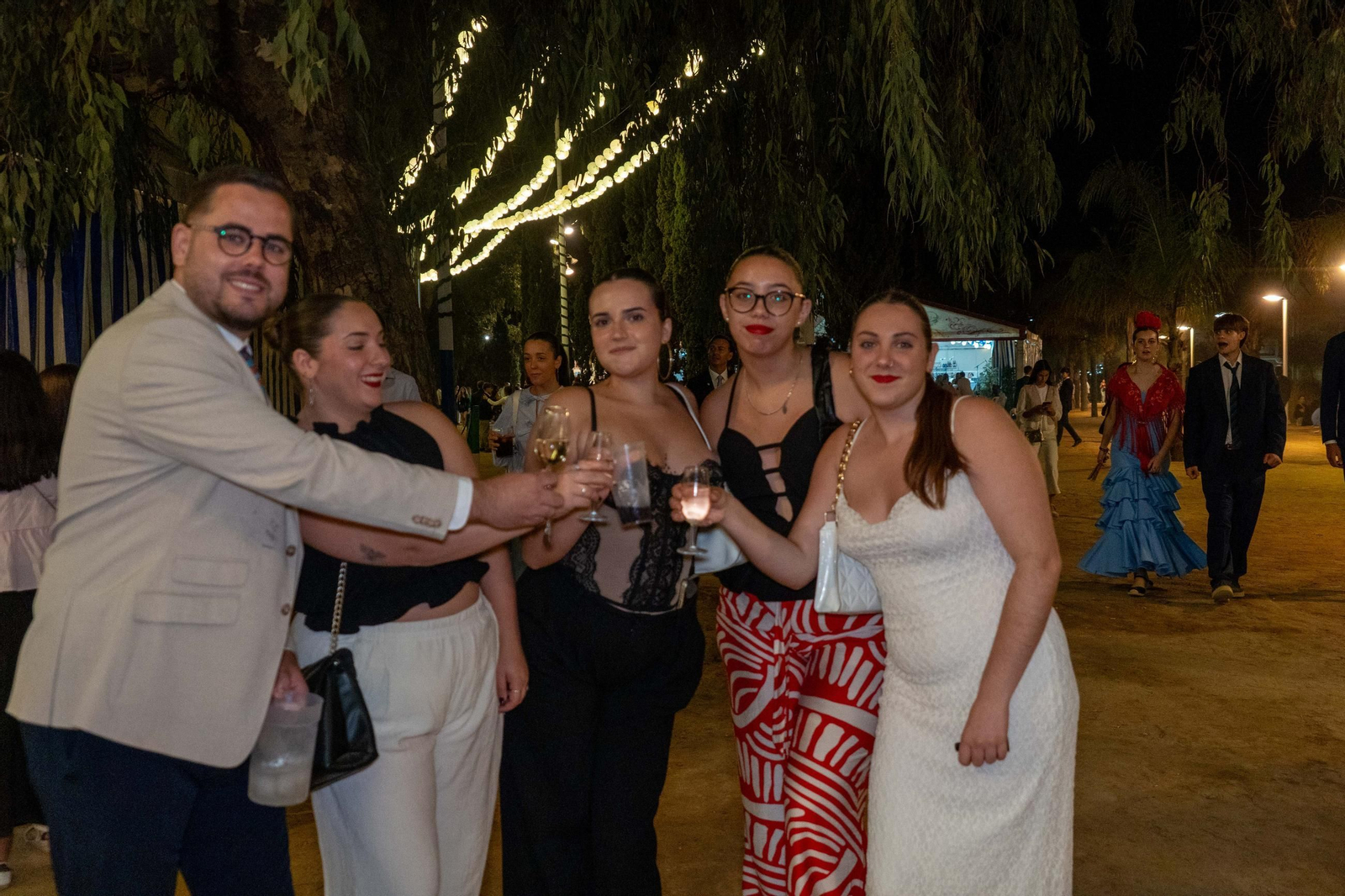 Imágenes del ambiente del ambiente de la noche del domingo en la Feria de Otoño y del Caballo 2025 de Huelva